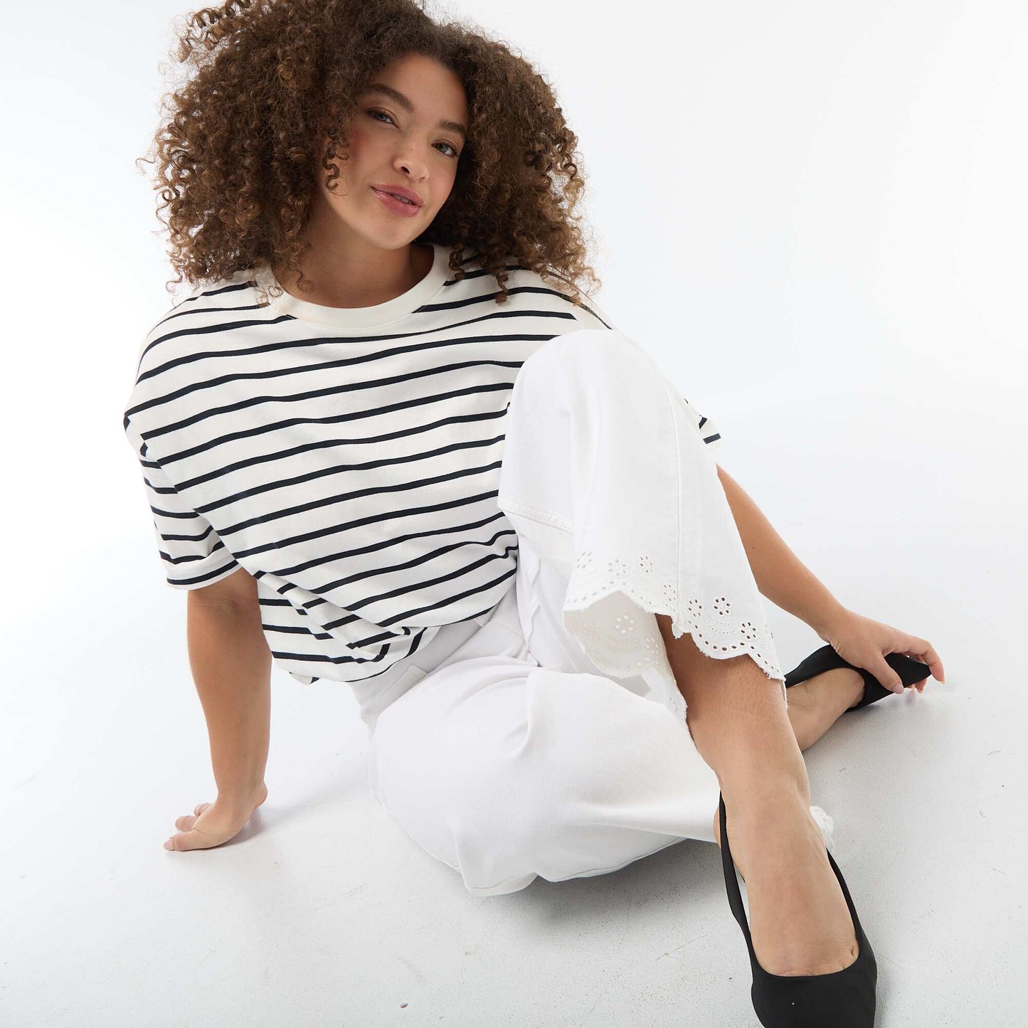 Jean wide leg taille haute avec poches plaquées devant et au dos BLANC