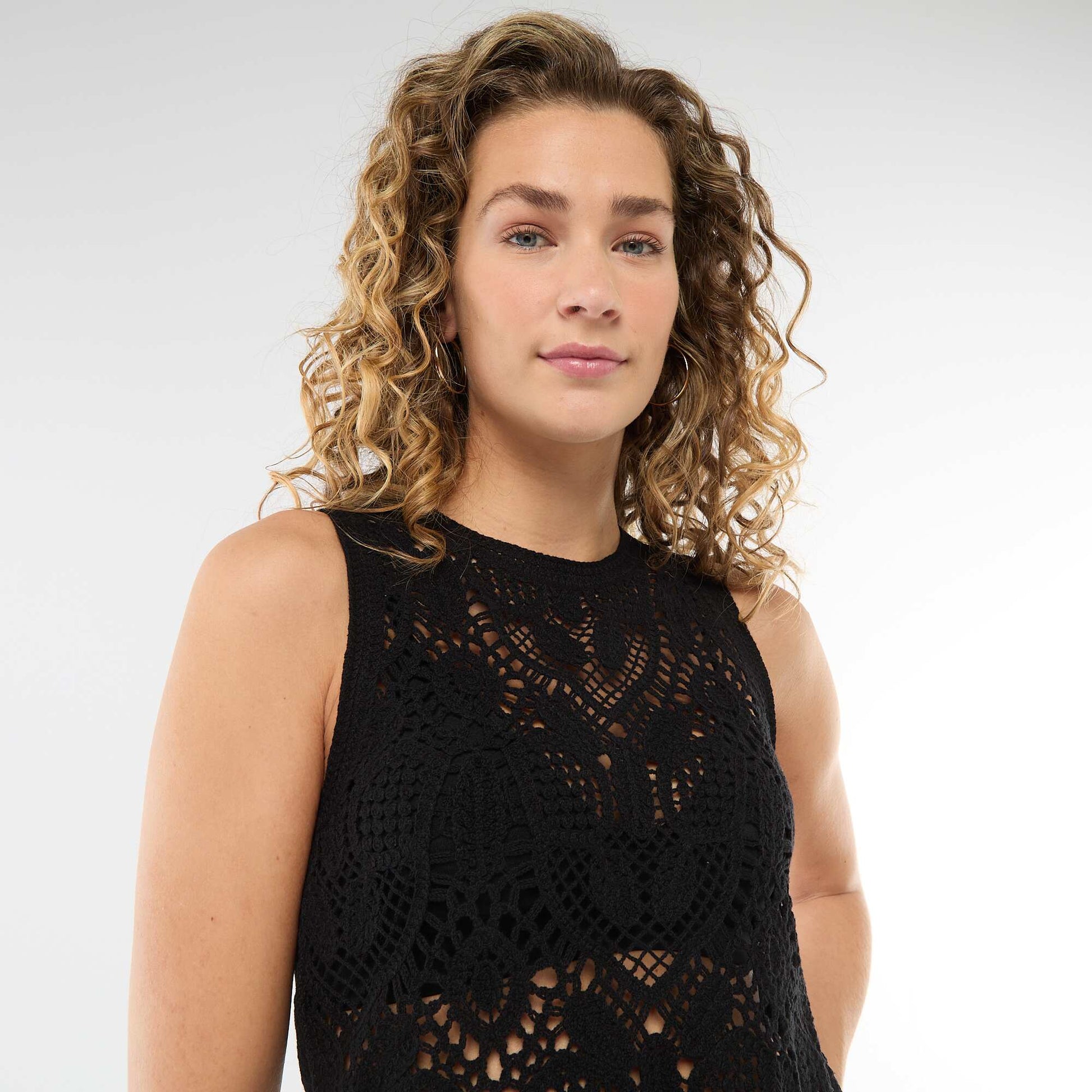 Top en crochet sans manches NOIR