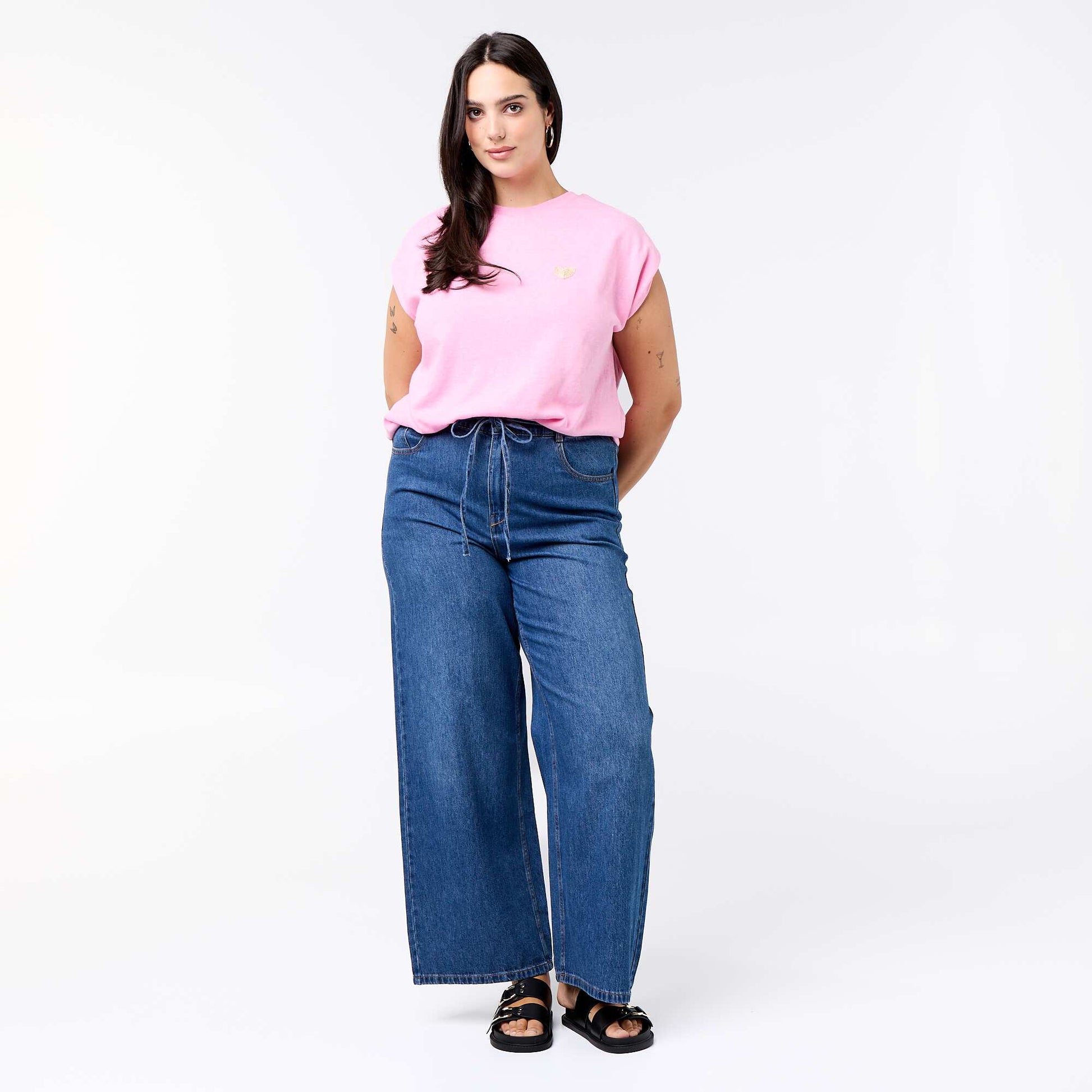 T-shirt en jersey sans manches avec petite broderie poitrine ROSE