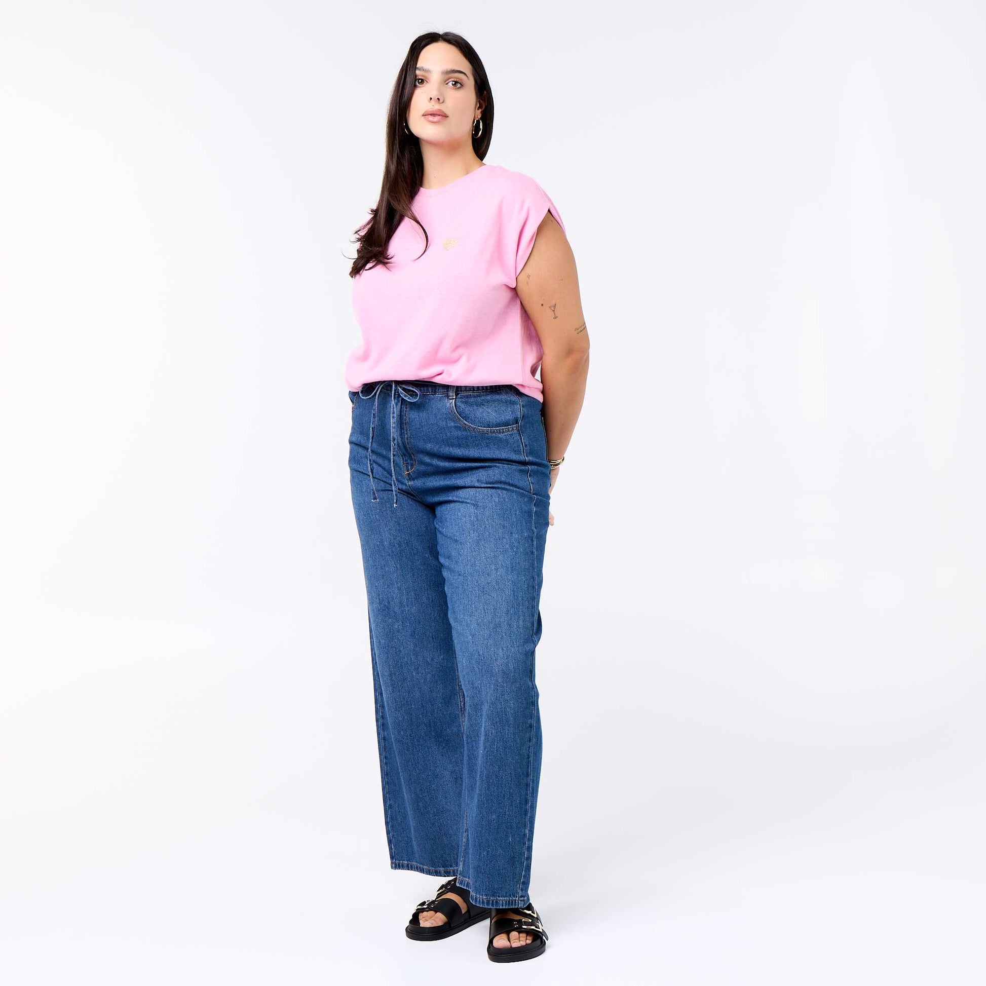 T-shirt en jersey sans manches avec petite broderie poitrine ROSE