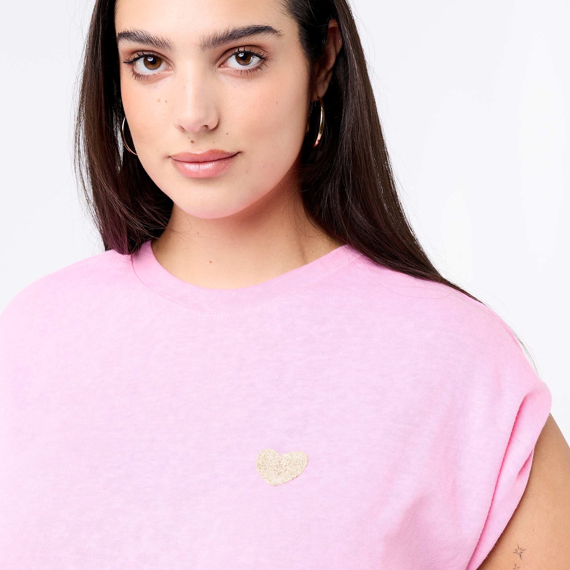 T-shirt en jersey sans manches avec petite broderie poitrine ROSE
