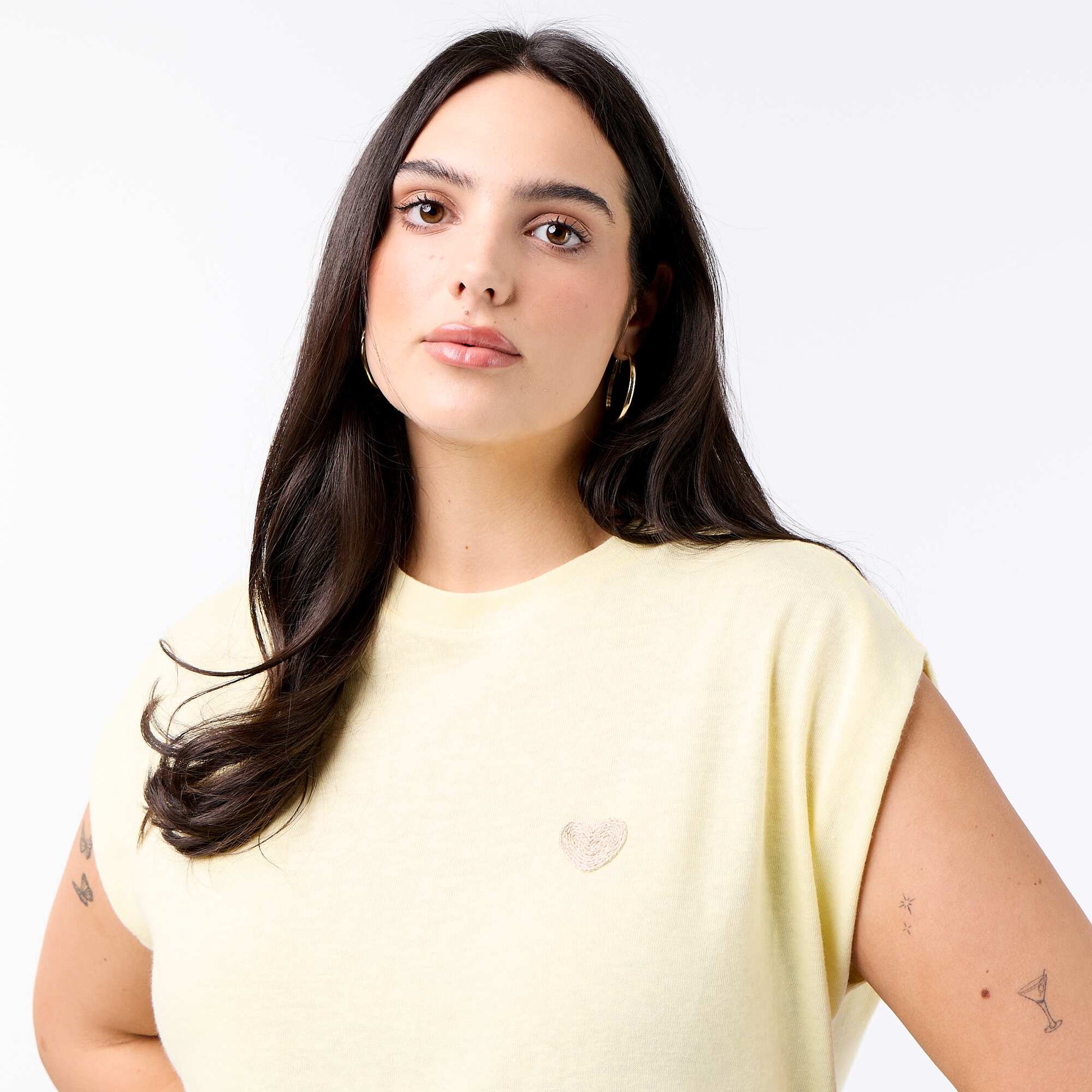 T-shirt en jersey sans manches avec petite broderie poitrine JAUNE