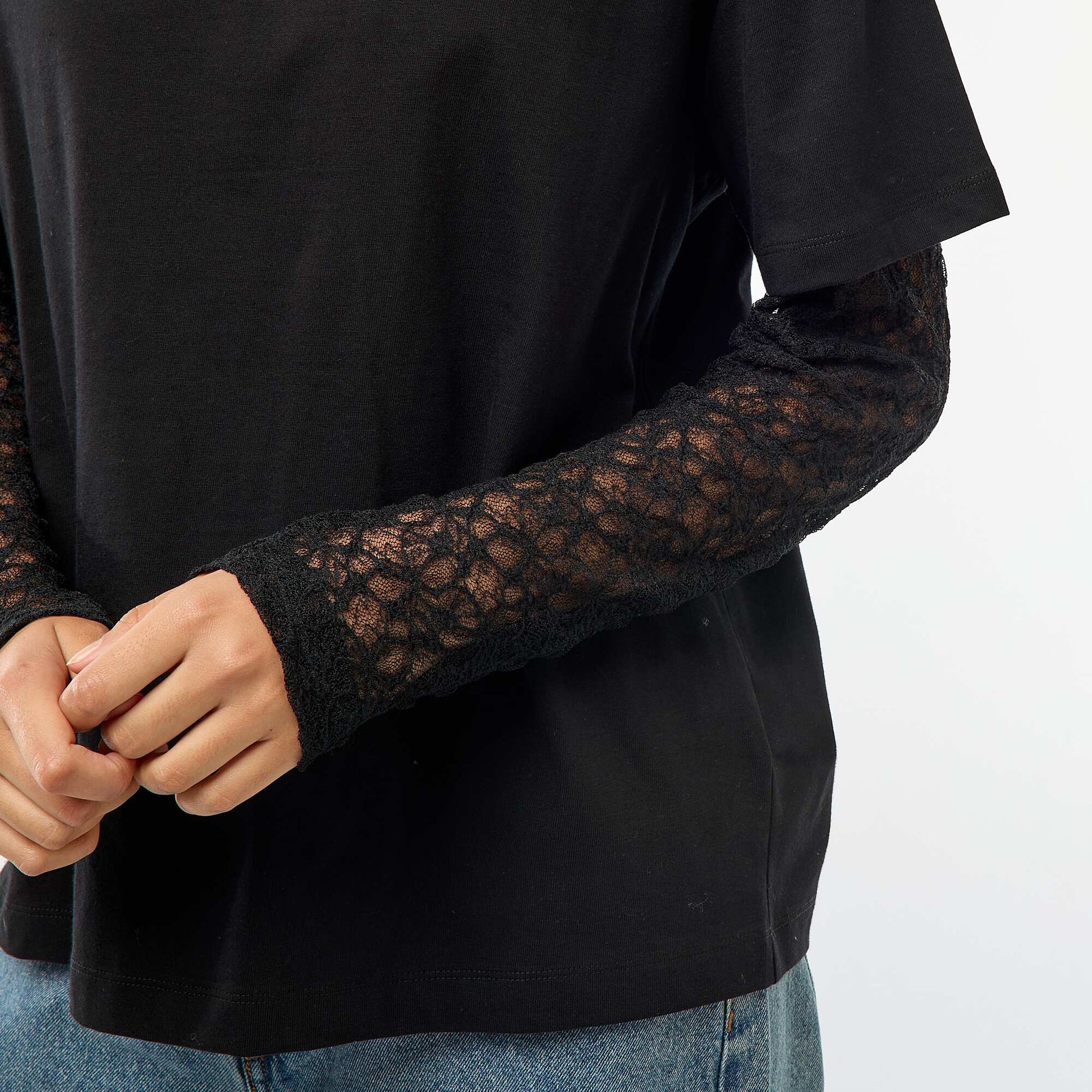 Tee-shirt 2-en-1 avec manches en dentelle NOIR