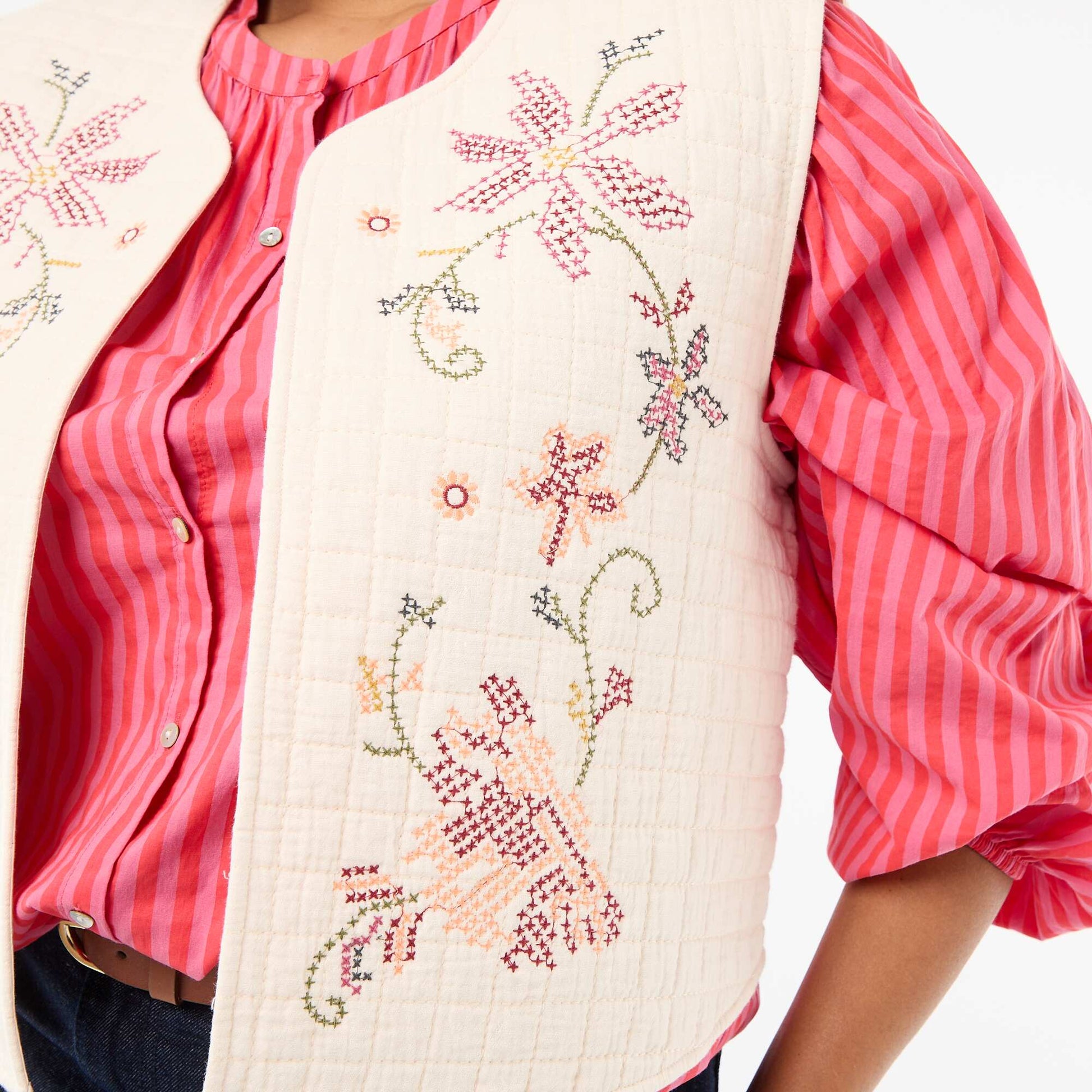 Veste matelassée avec broderies BEIGE