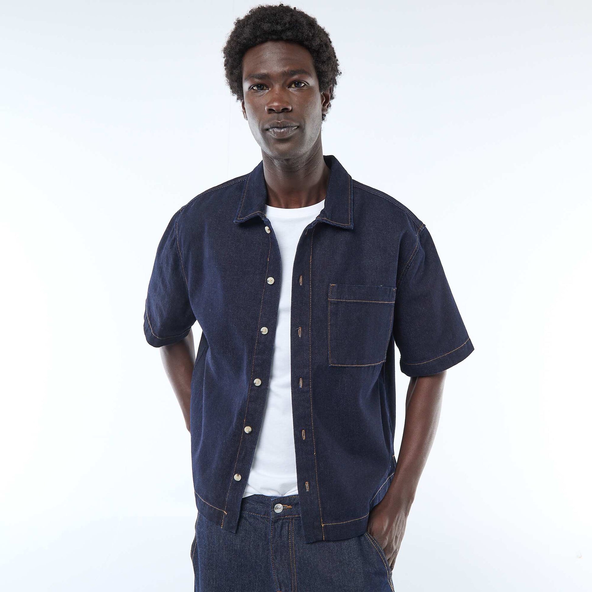 Chemise unie en jean à manches courtes BLEU