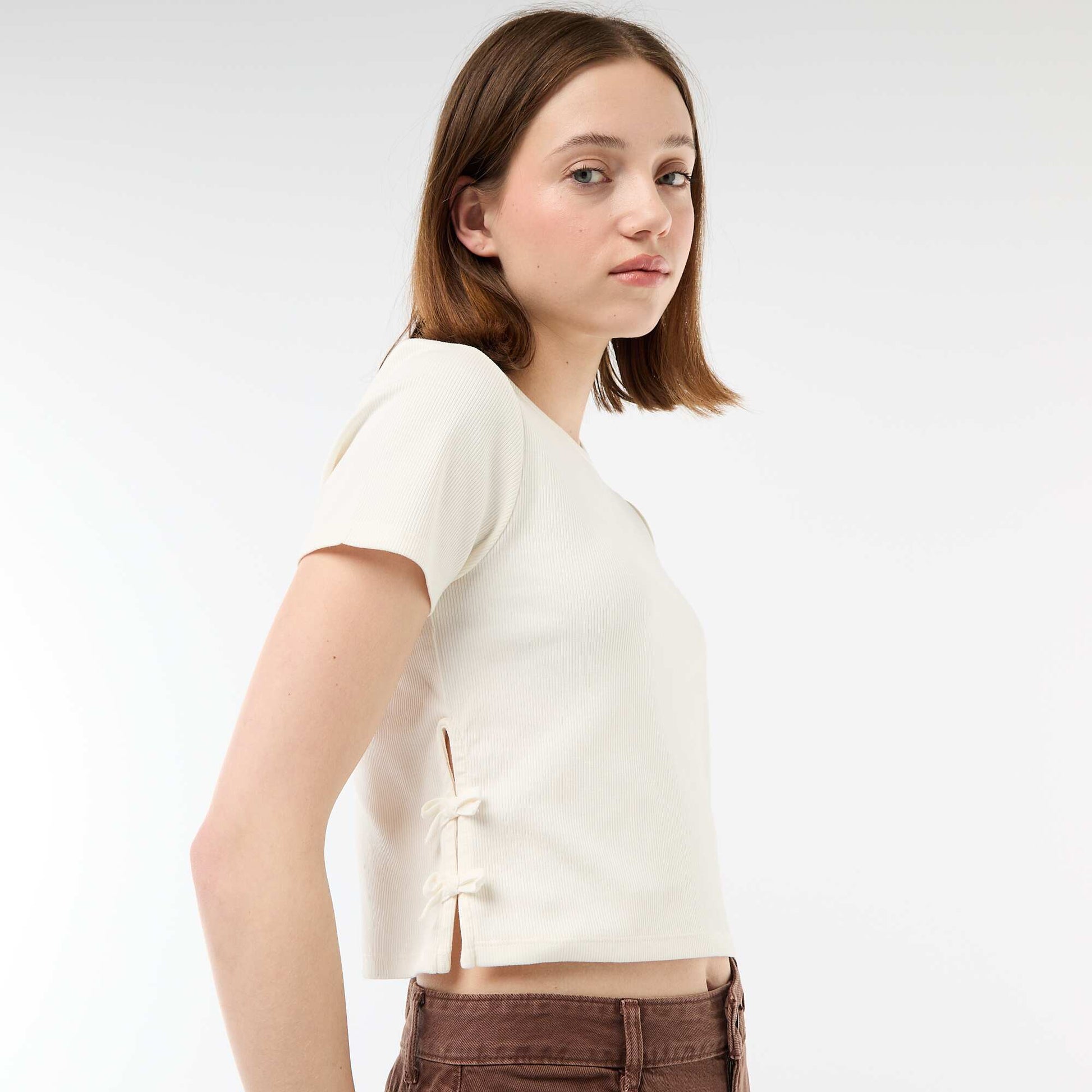 Tee-shirt cropped côtelé avec noeuds BLANC