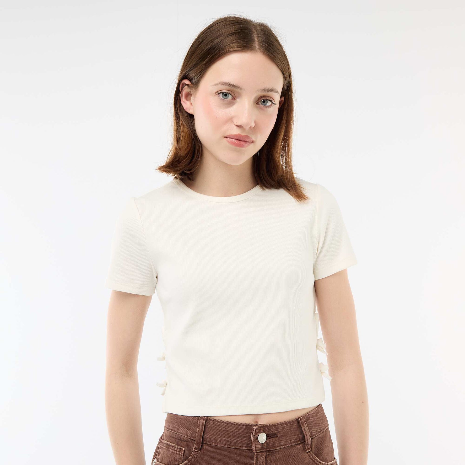 Tee-shirt cropped côtelé avec noeuds BLANC