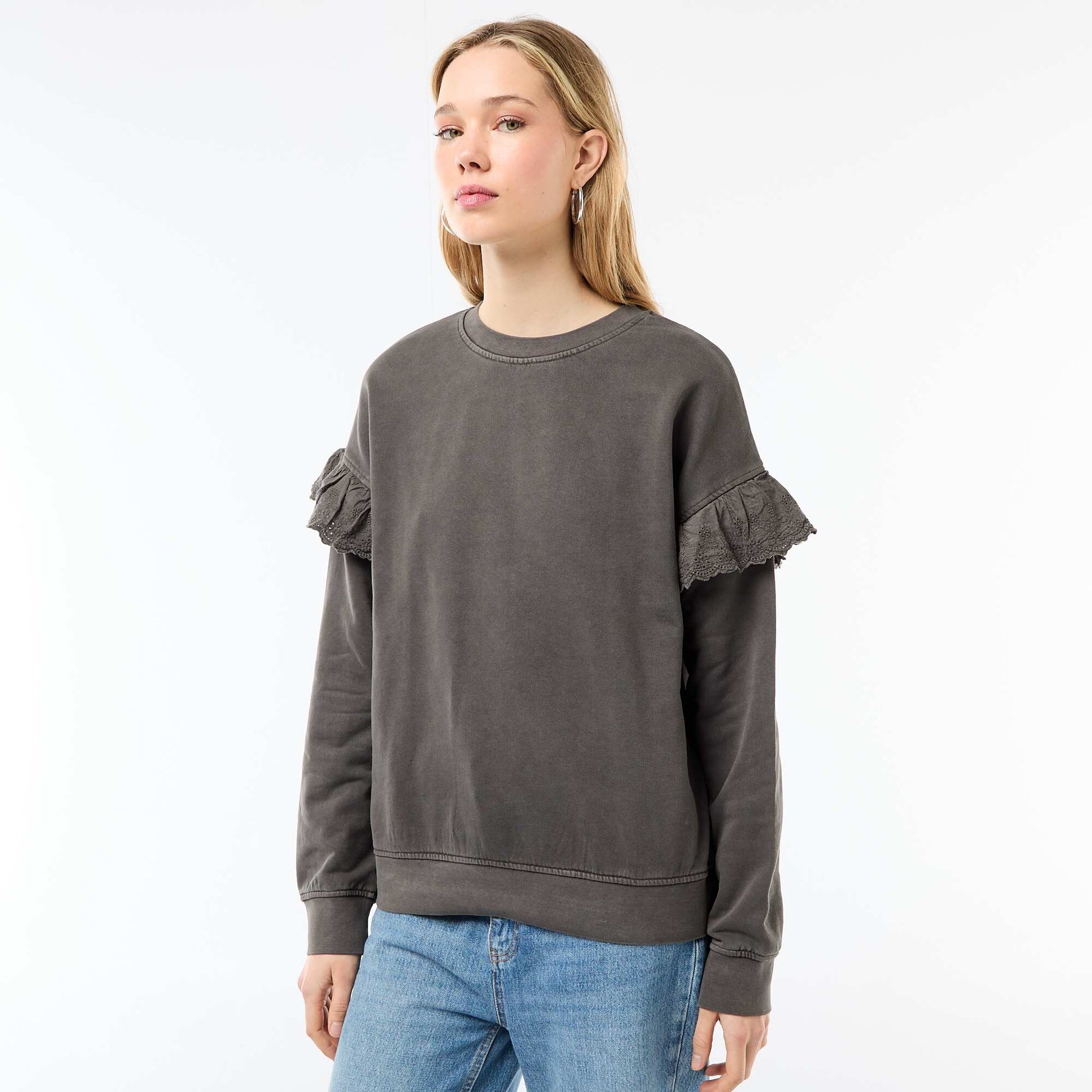 Sweat uni avec volants en borderies anglaises sur les manches GRIS