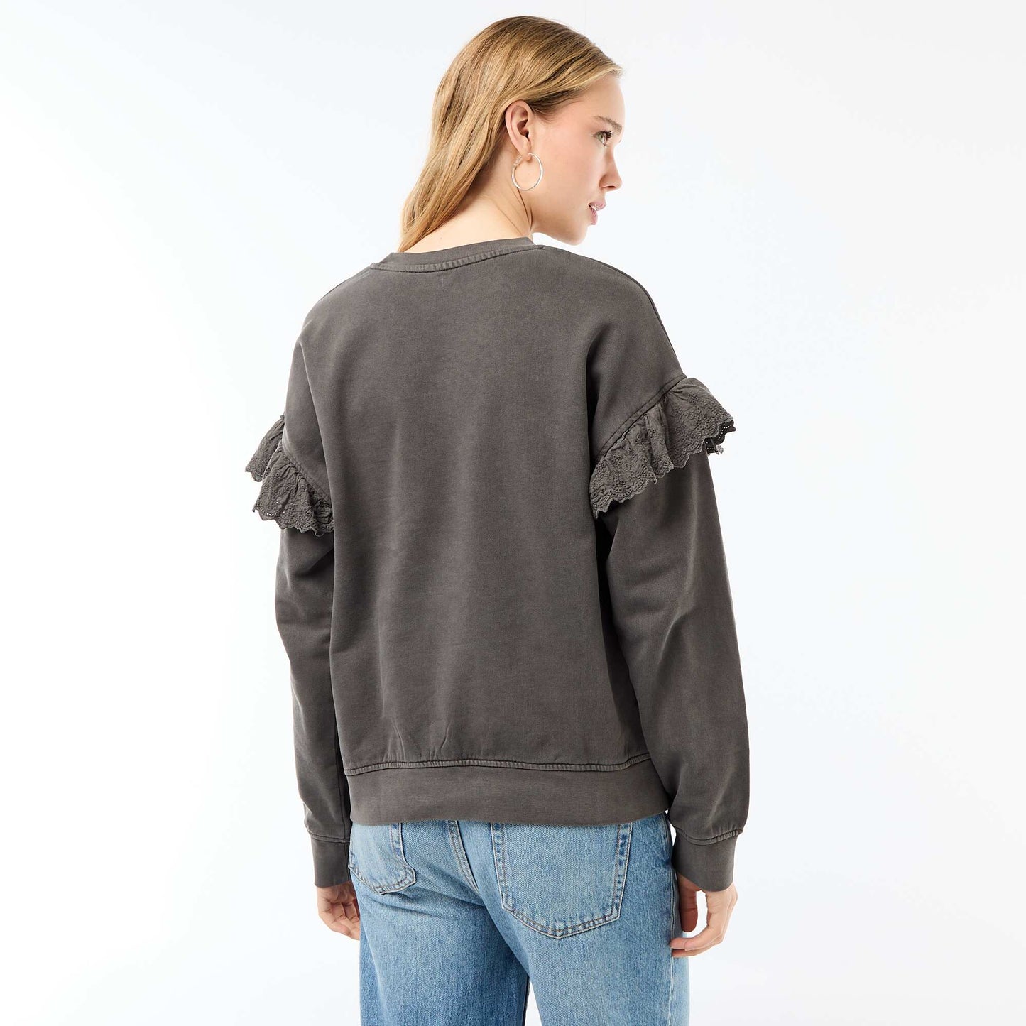 Sweat uni avec volants en borderies anglaises sur les manches GRIS