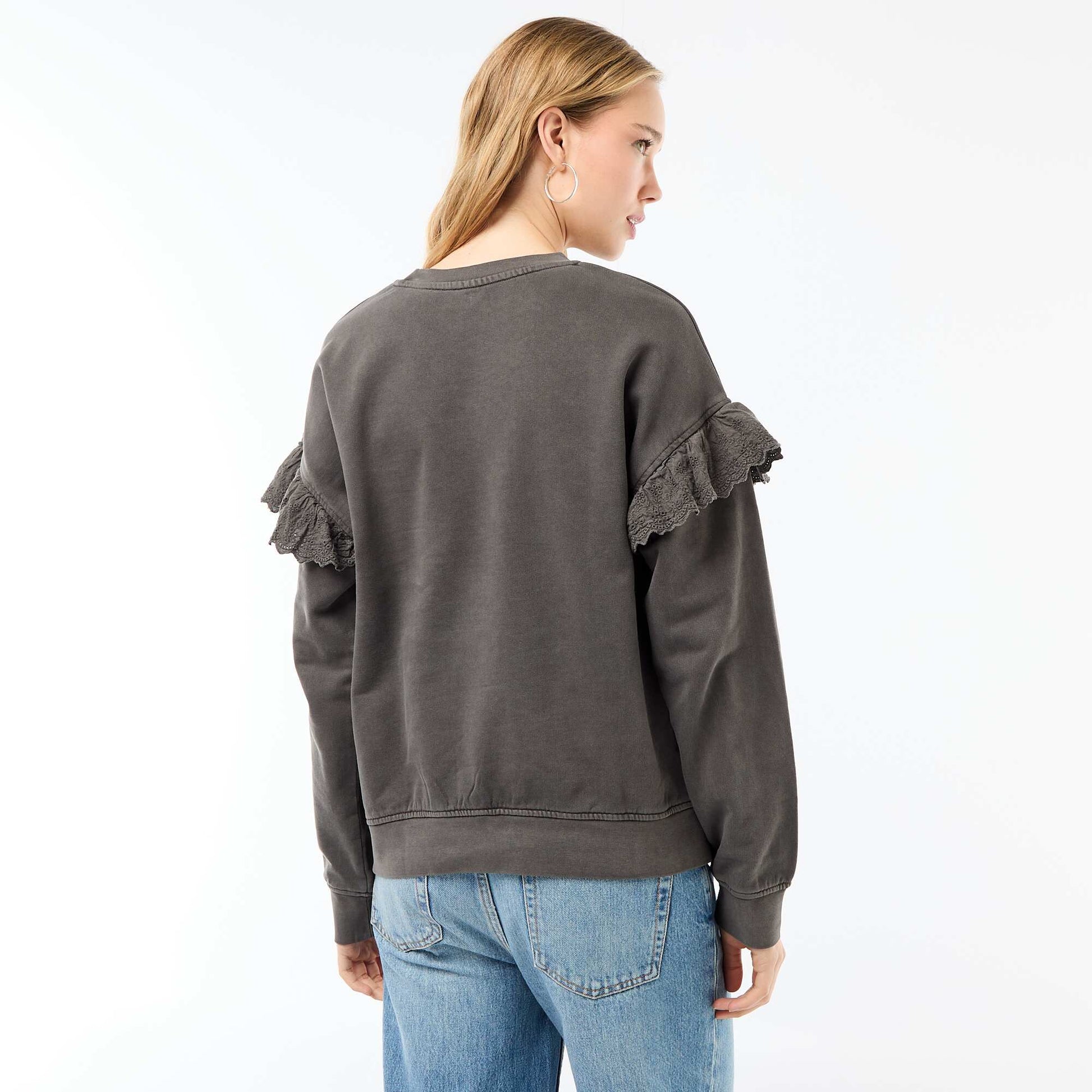 Sweat uni avec volants en borderies anglaises sur les manches GRIS