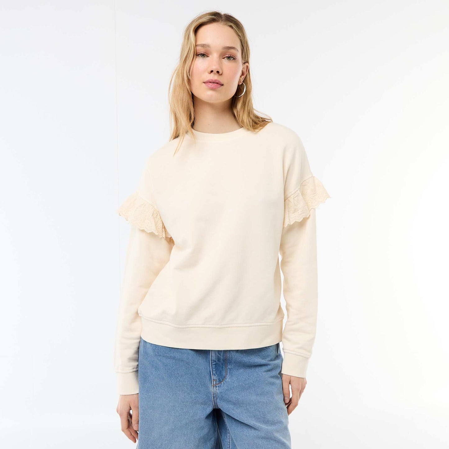 Sweat uni avec volants en borderies anglaises sur les manches BLANC