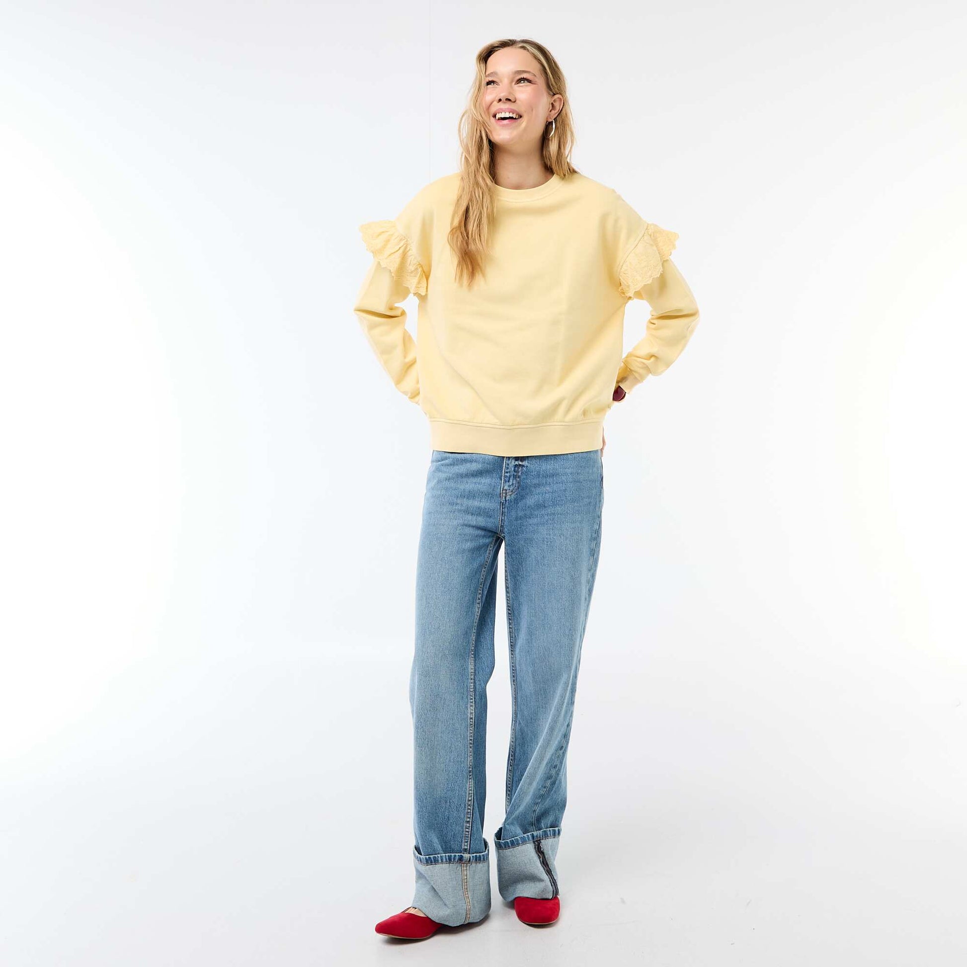 Sweat uni avec volants en borderies anglaises sur les manches JAUNE
