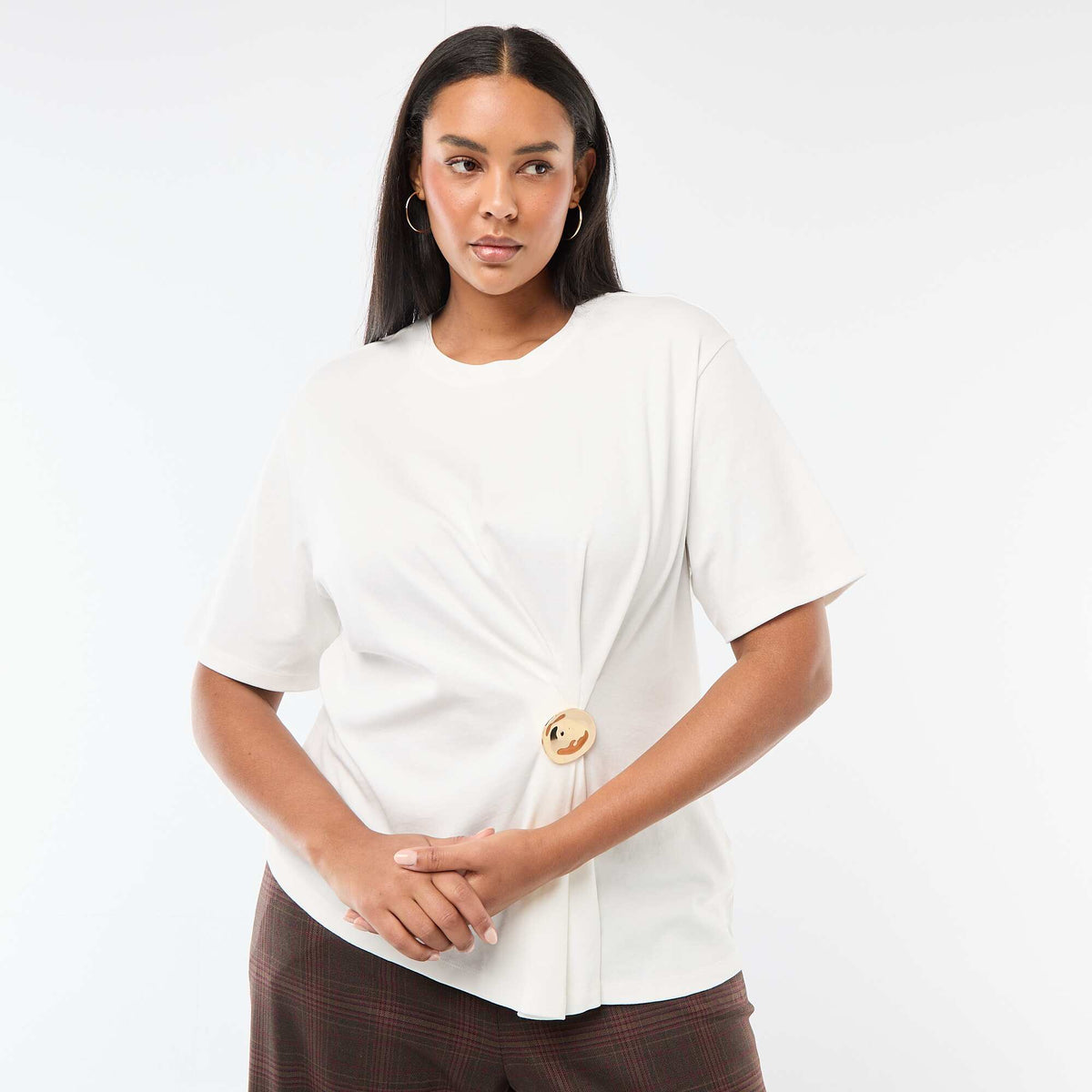 T-shirt à col rond drapé avec bijou fantaisie BLANC – Kiabi Algérie
