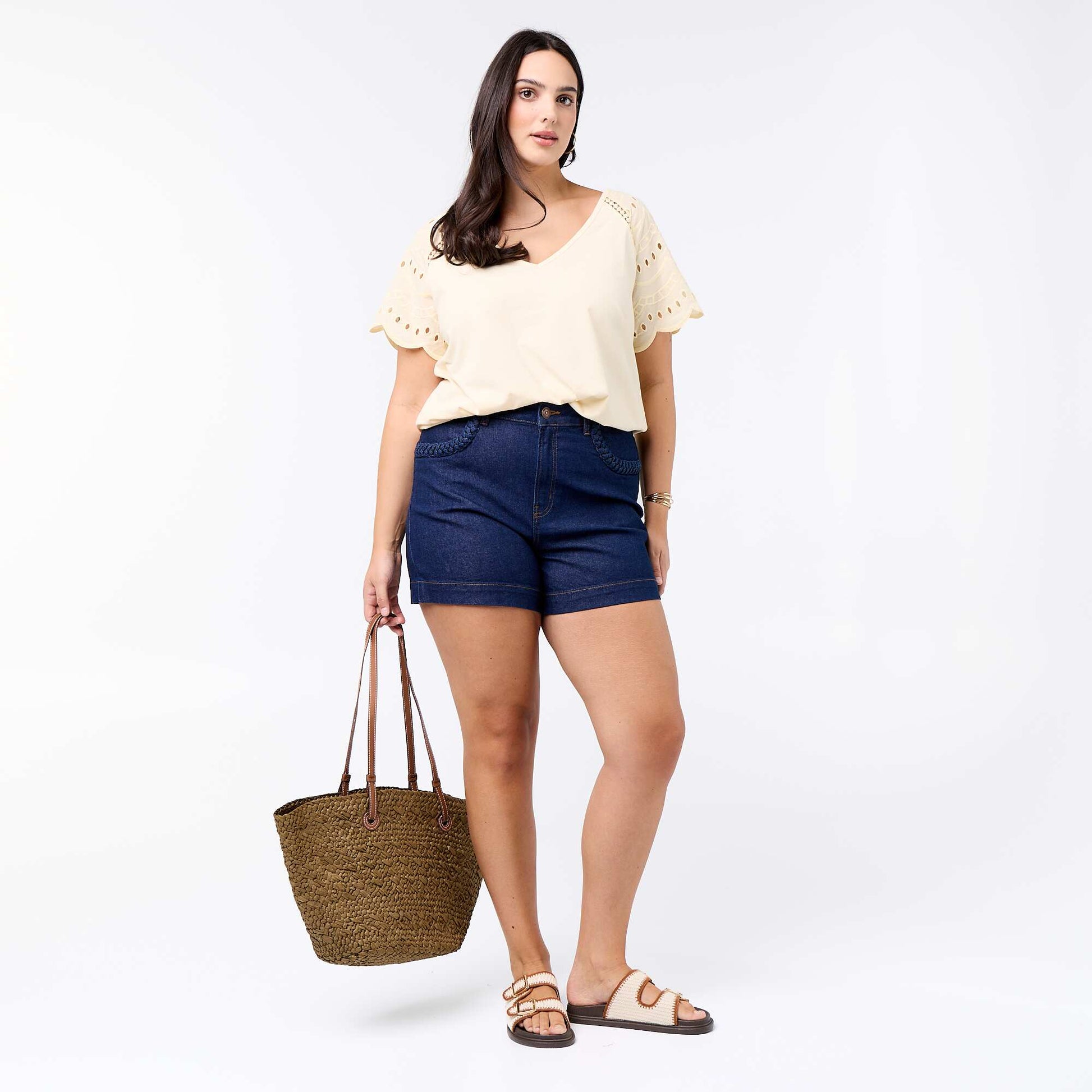 Tee-shirt uni avec broderies sur les manches BEIGE