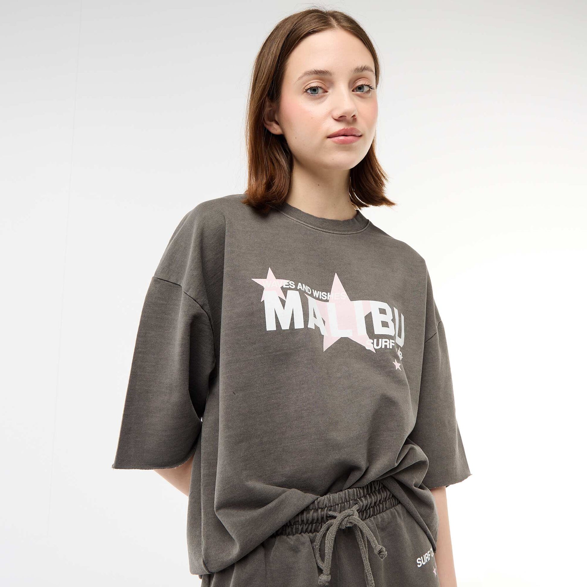 Tee-shirt oversize avec inscription GRIS