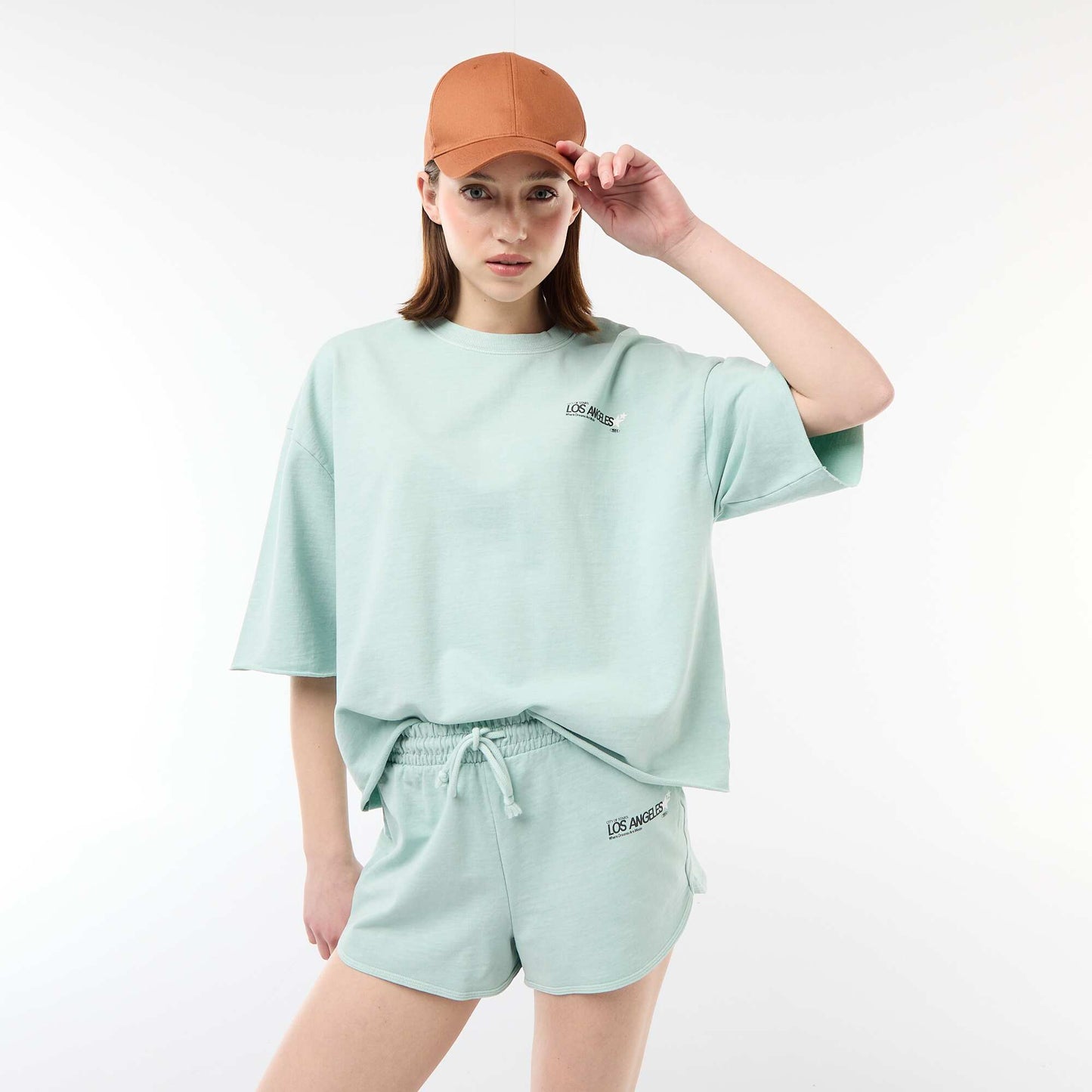 Short court en french terry avec inscription BLEU