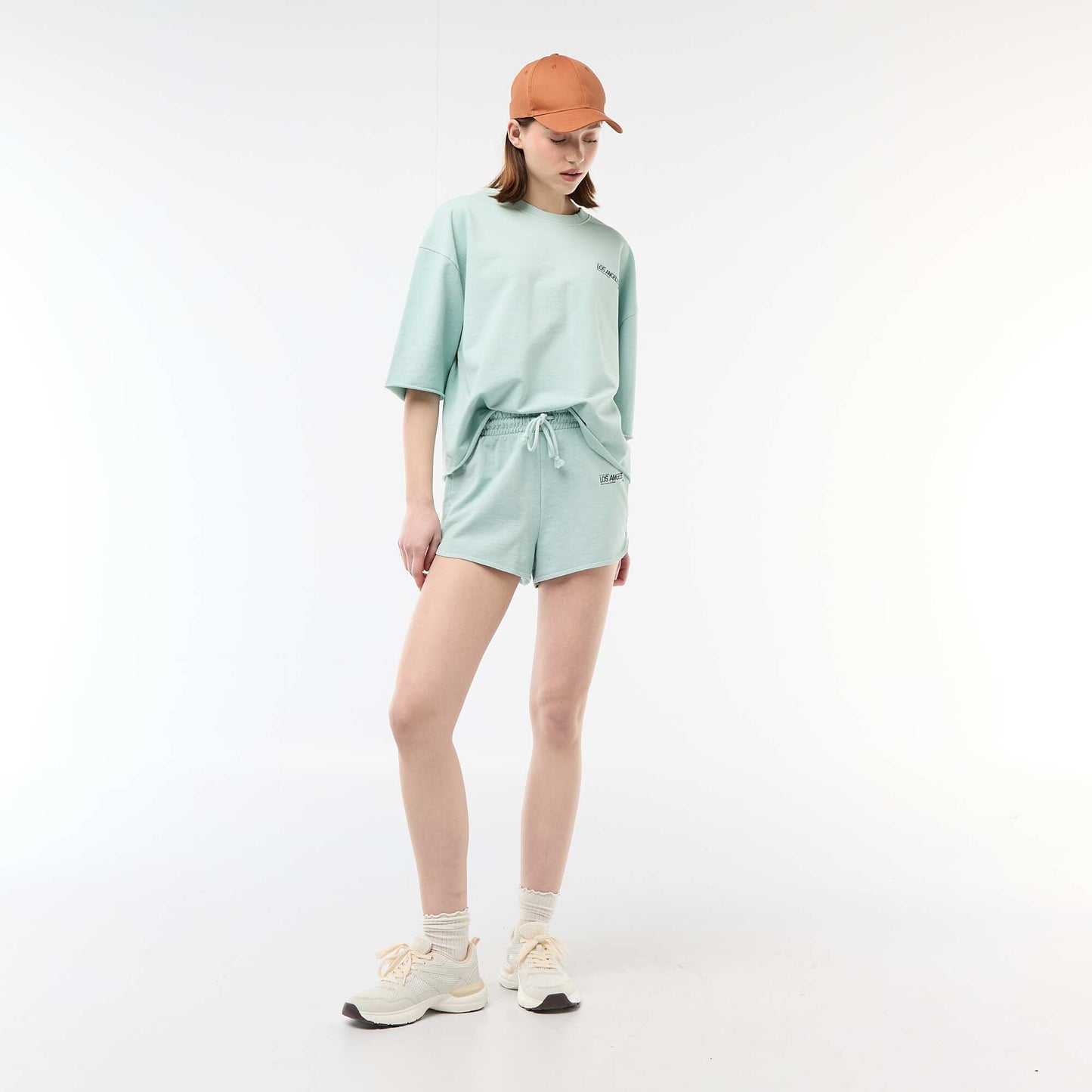 Short court en french terry avec inscription BLEU