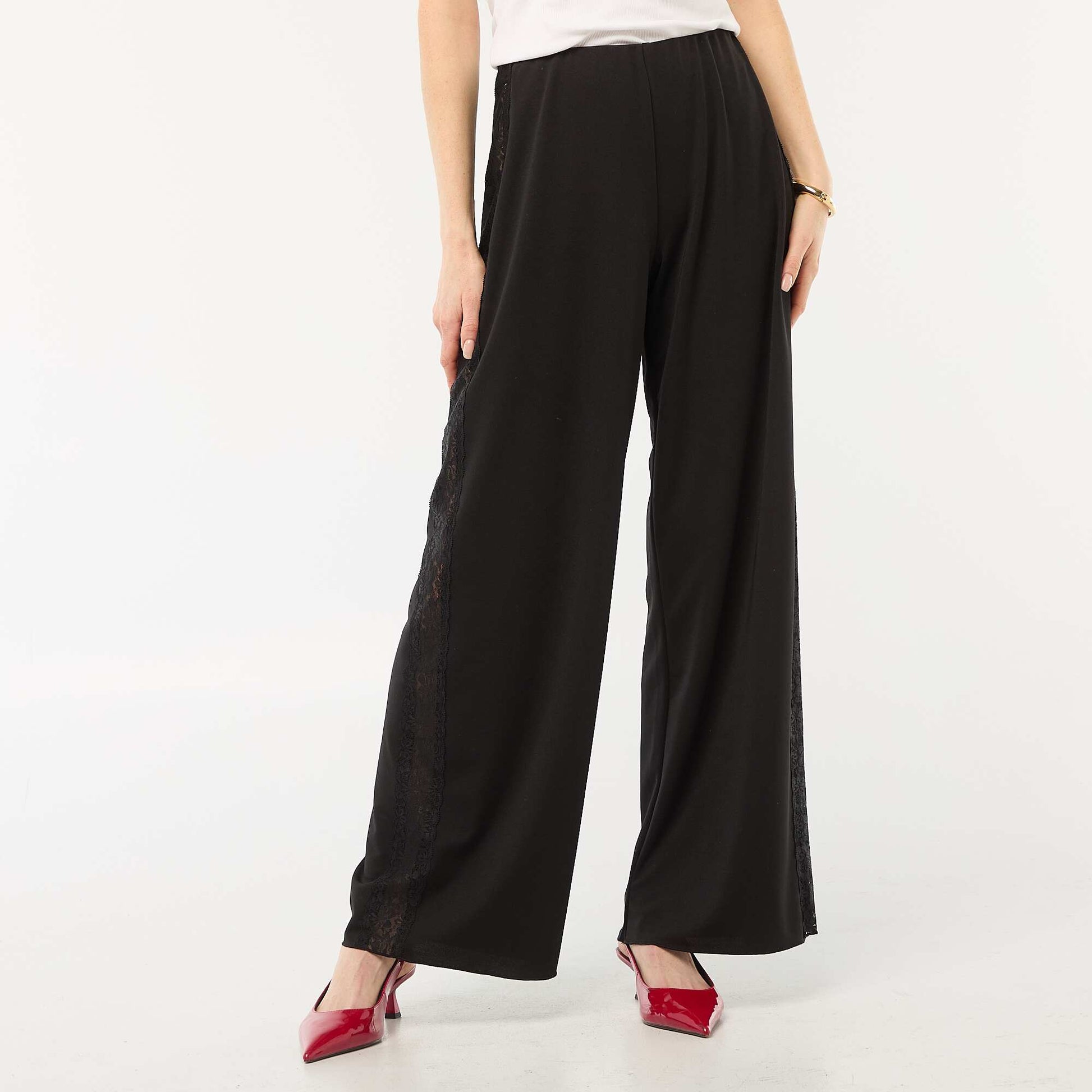 Pantalon large fluide avec bandes latérales en dentelle NOIR