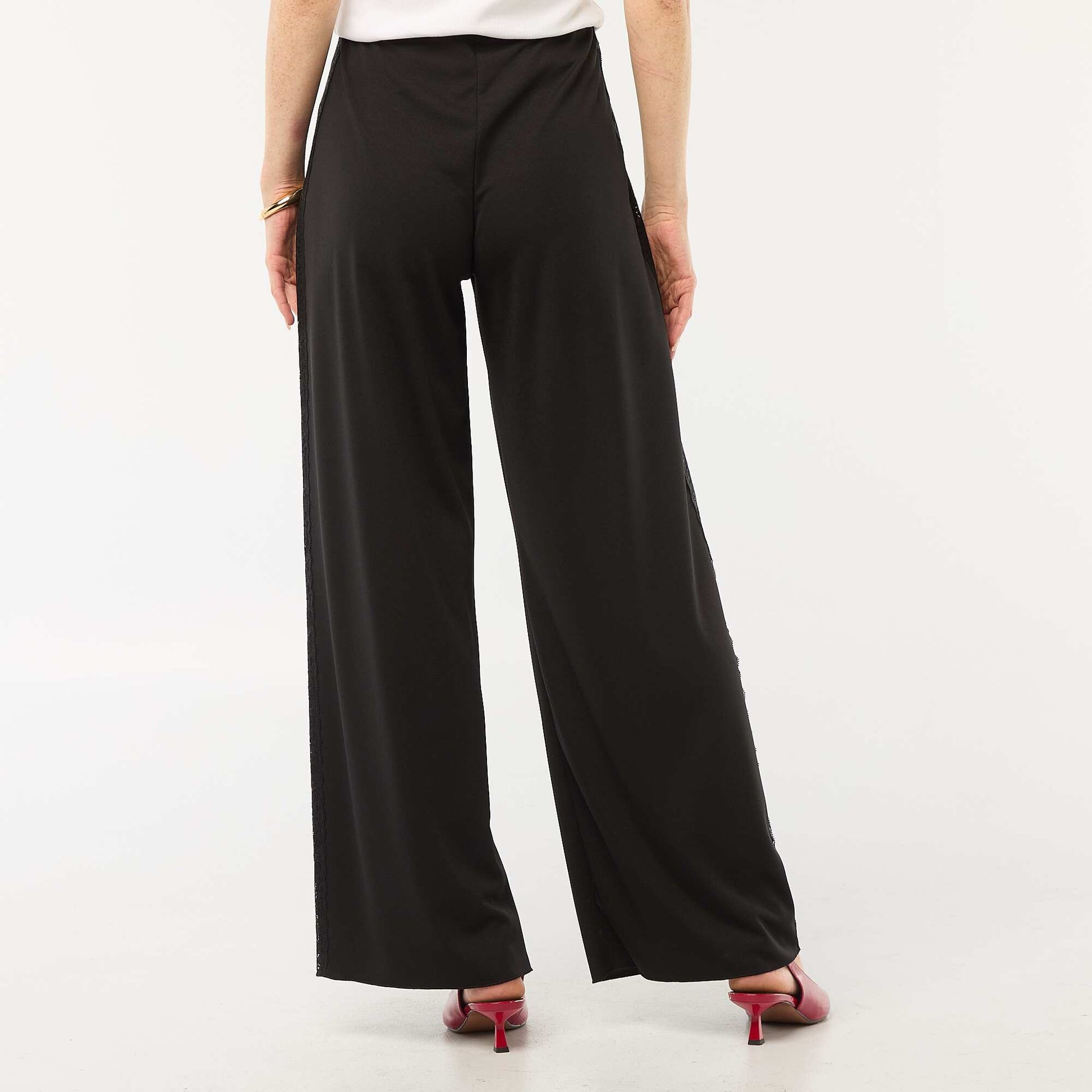 Pantalon large fluide avec bandes latérales en dentelle NOIR