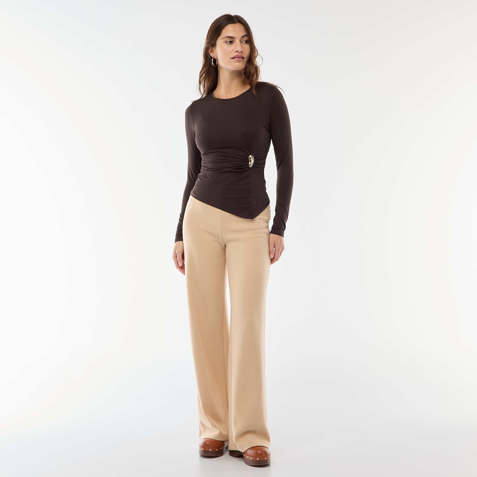 Tee-shirt à manches longues avec bijou doré devant effet twisté MARRON