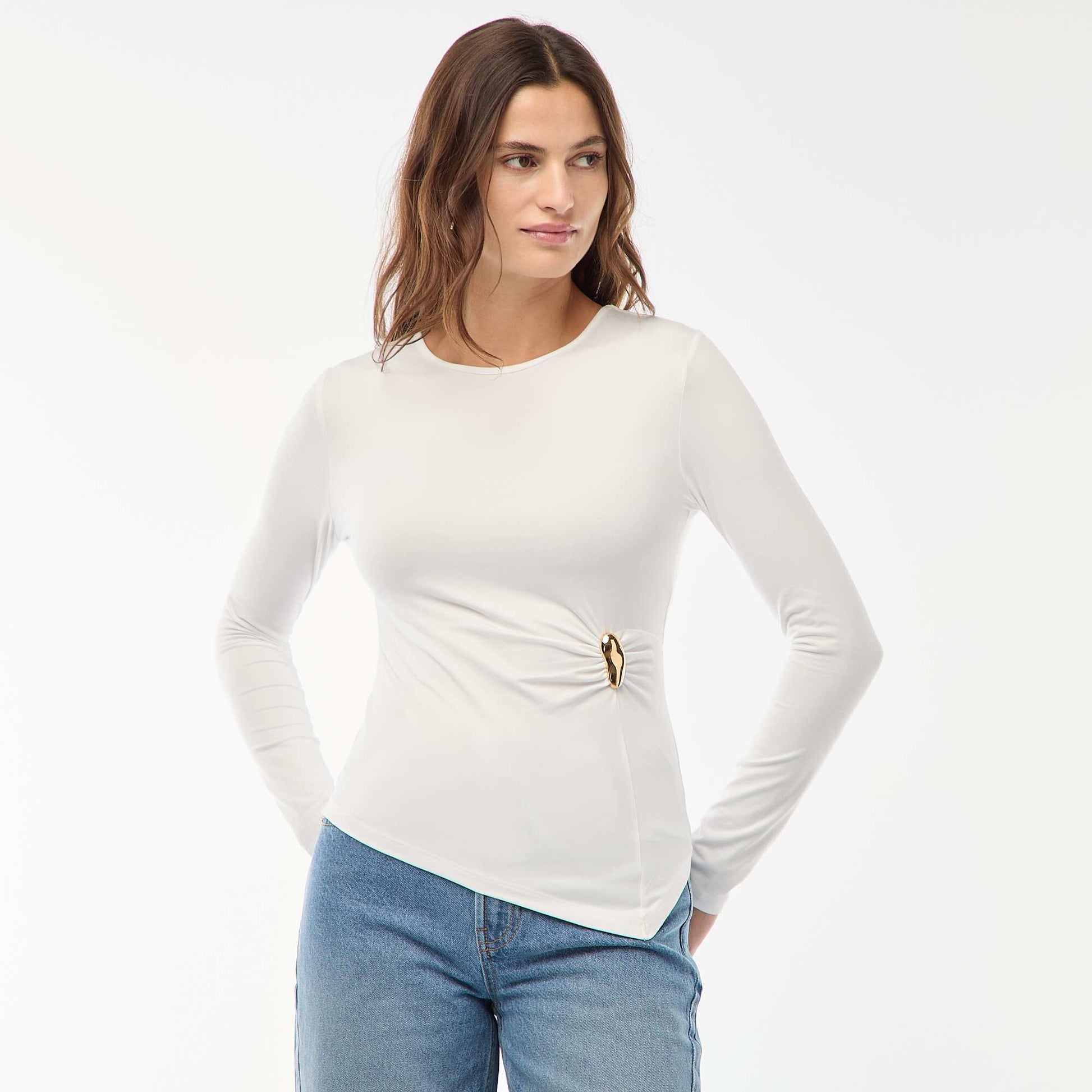 Tee-shirt à manches longues avec bijou doré devant effet twisté BLANC