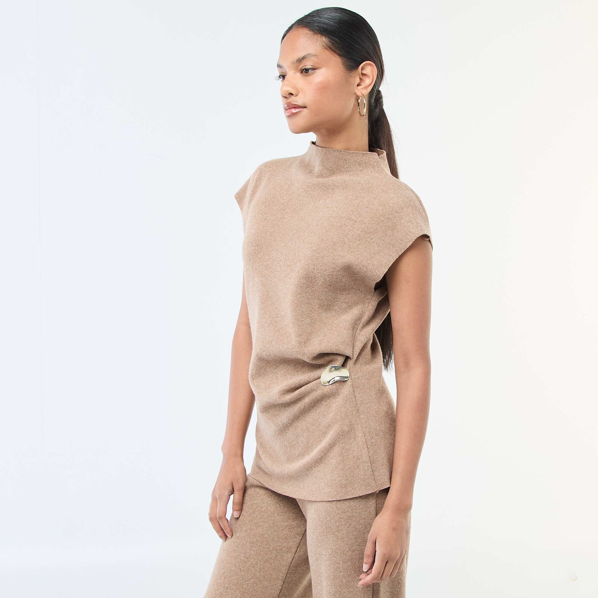 Pull sans manches avec col montant BEIGE