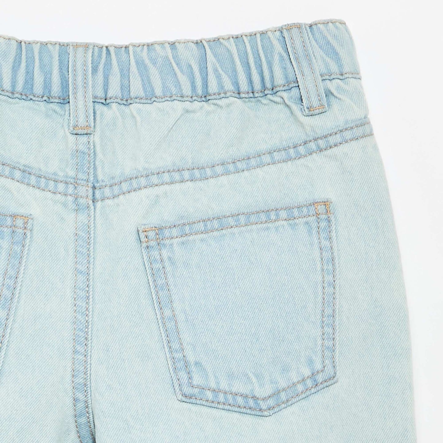 Short brodé en denim BLEU