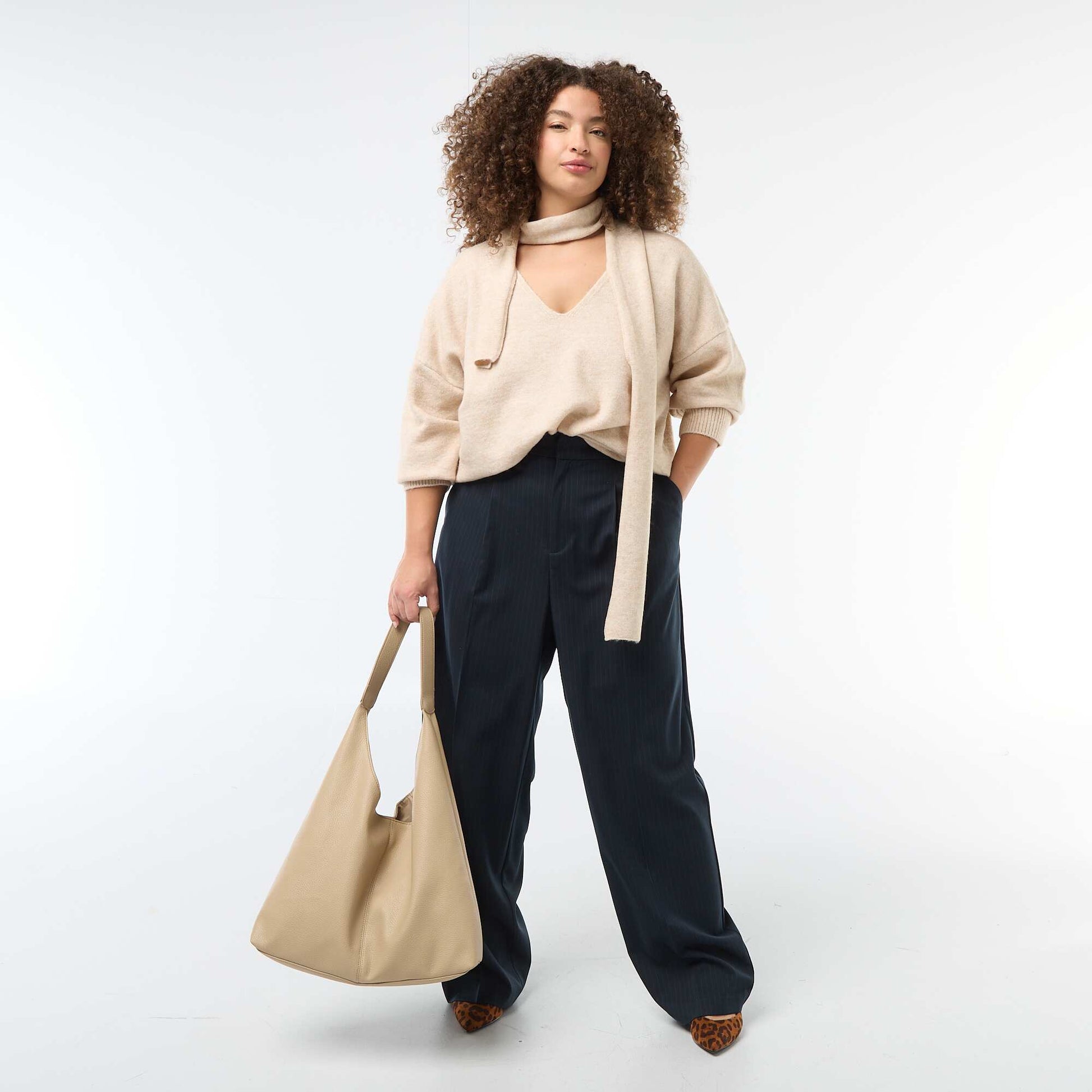 Pull en maille avec écharpe intégrée BEIGE