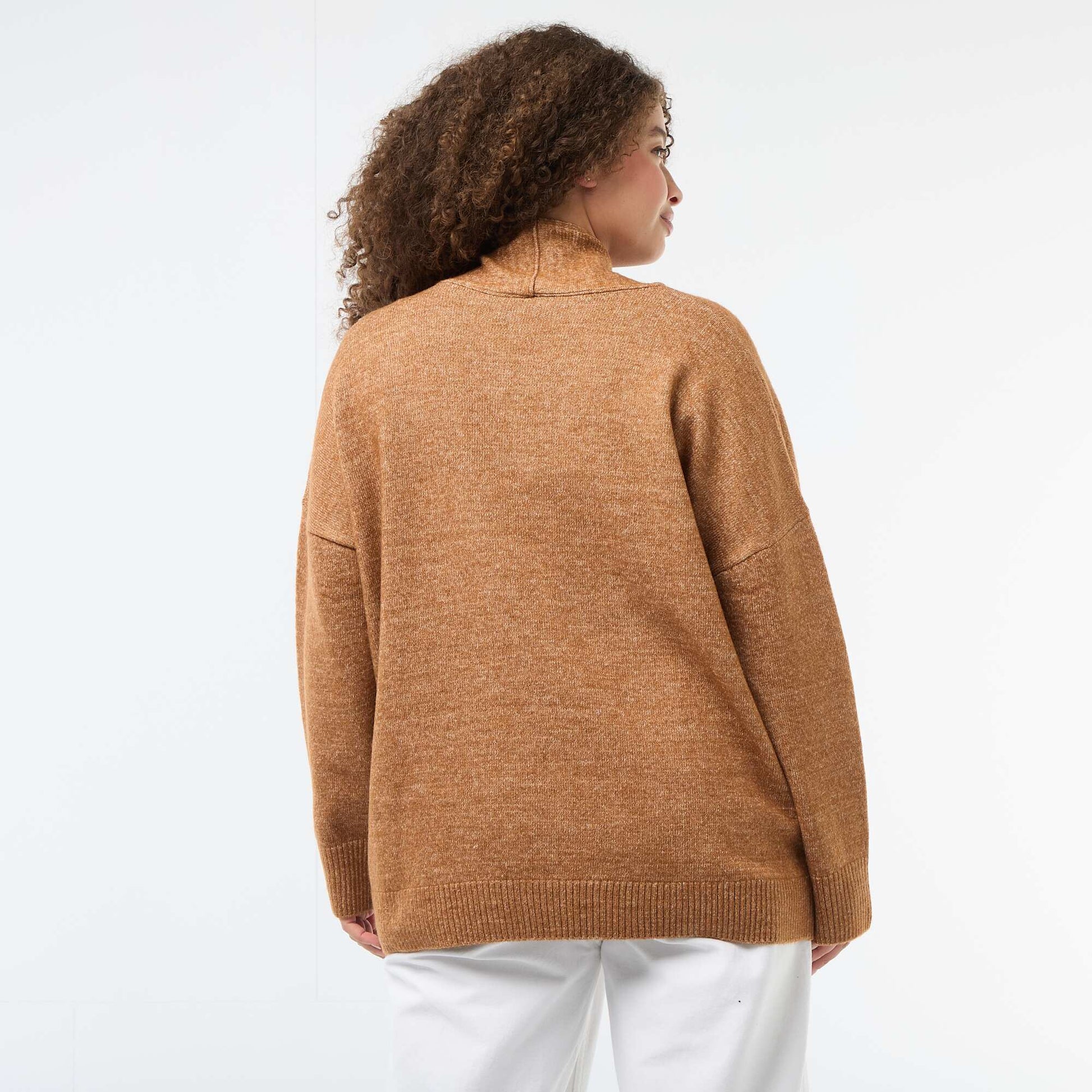 Pull en maille avec écharpe intégrée MARRON