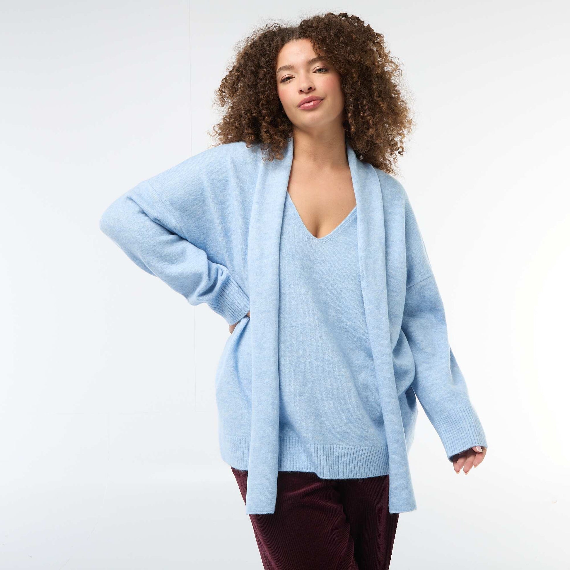 Pull en maille avec écharpe intégrée BLEU