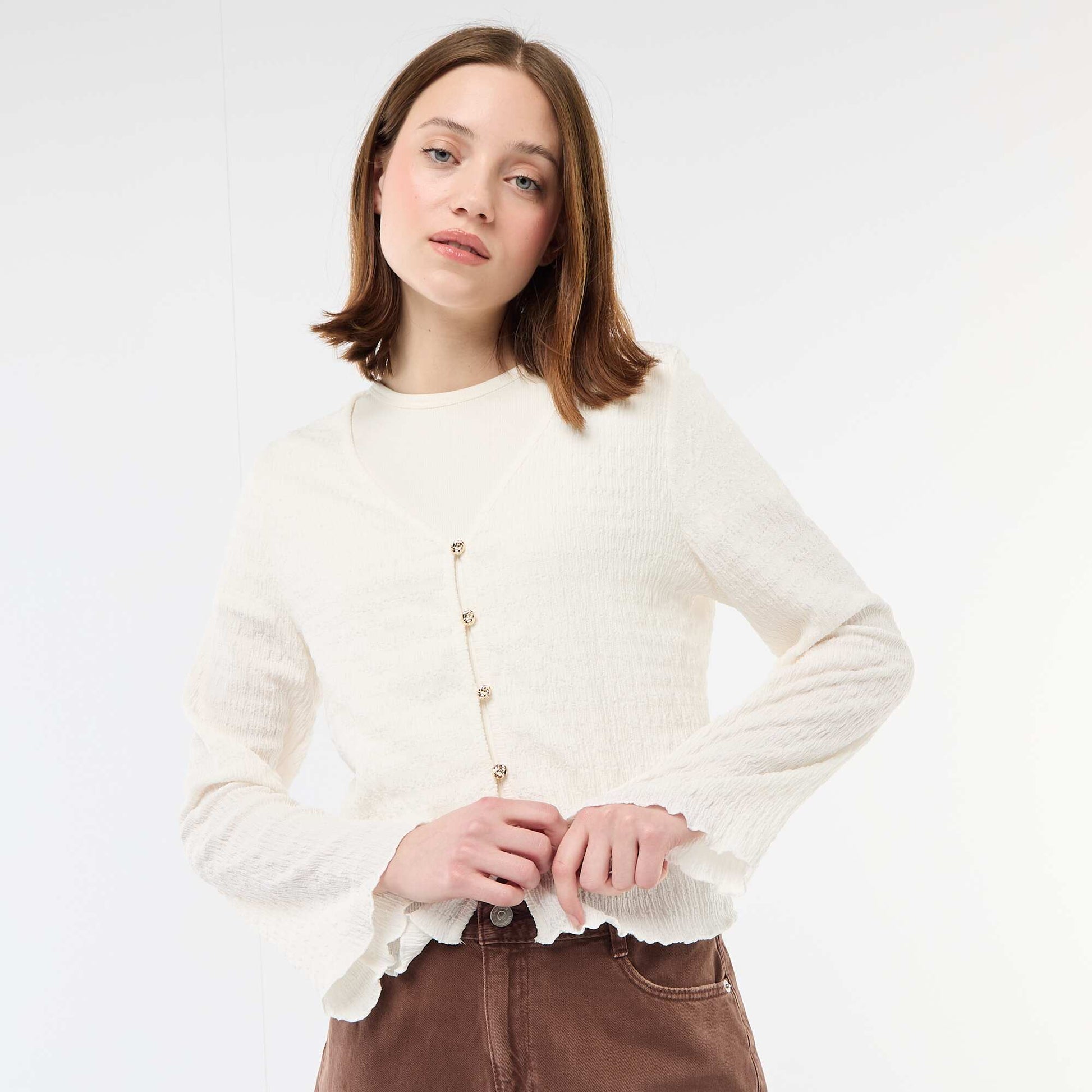 Haut col V en maille gaufrée avec boutons dorés BLANC
