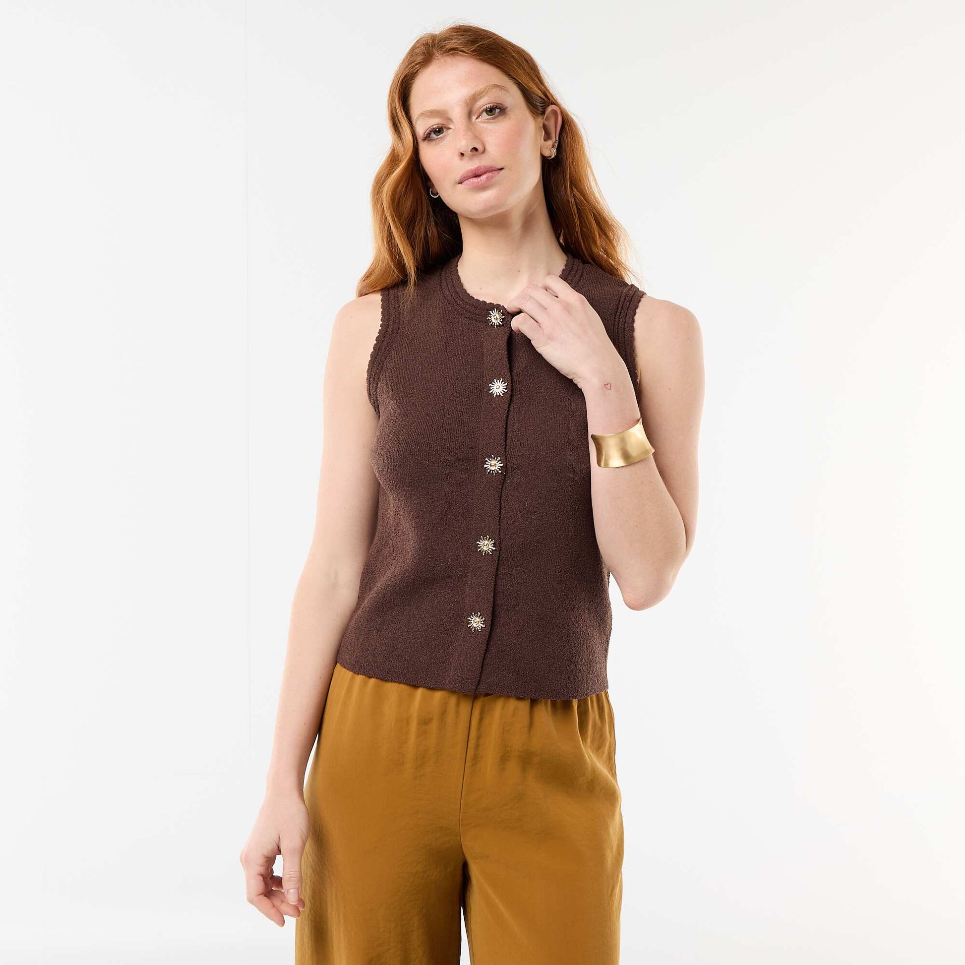 Top sans manches avec boutons dorés MARRON