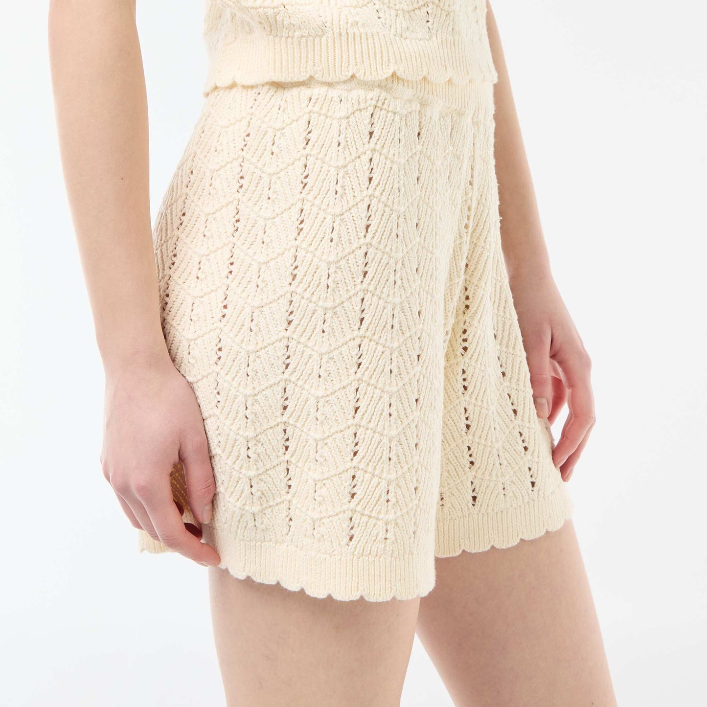 Short large en crochet BEIGE