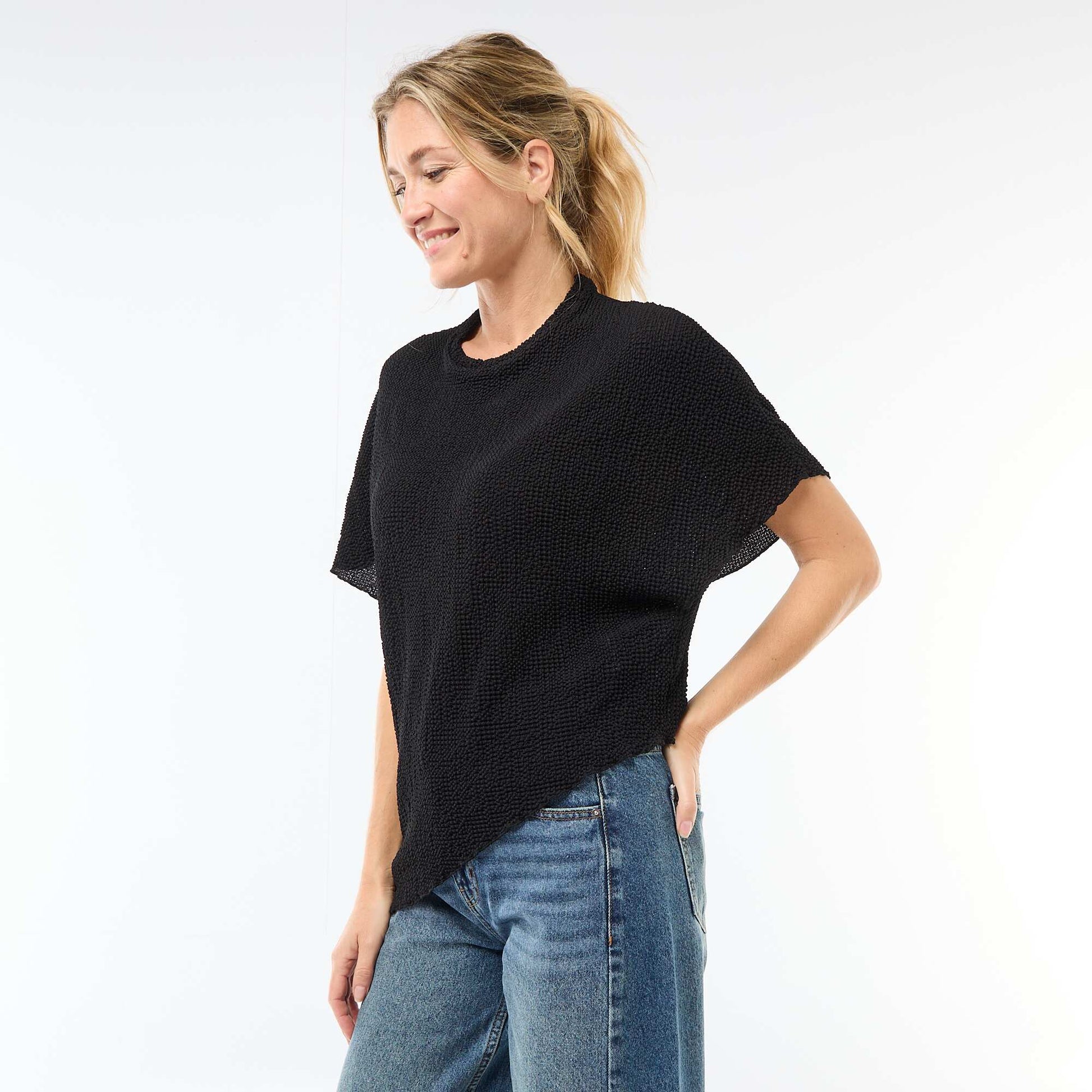 T-shirt en maille à base asymétrique NOIR
