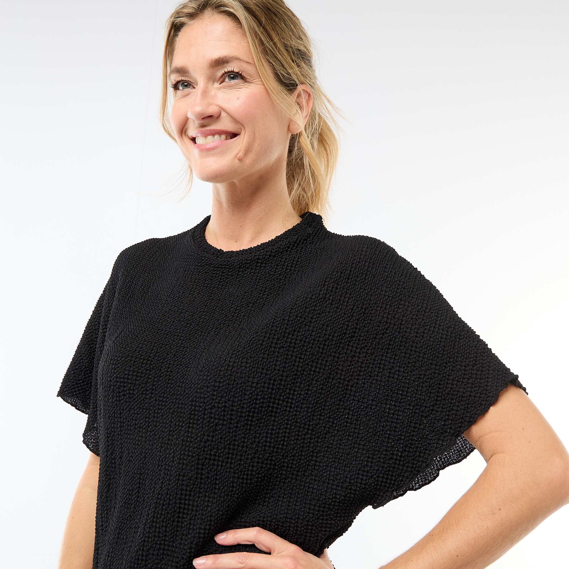 T-shirt en maille à base asymétrique NOIR