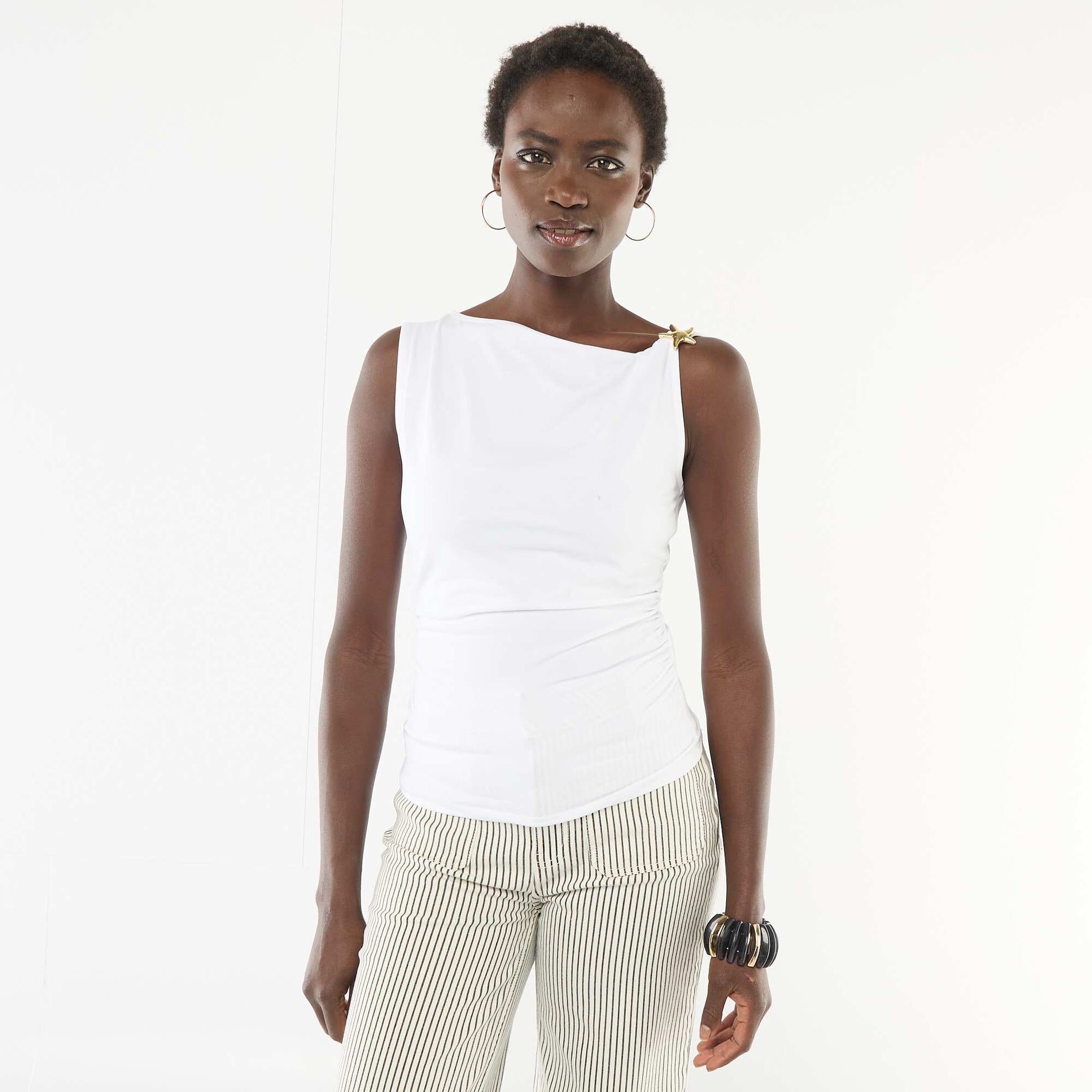 T-shirt stretch avec bijou doré BLANC