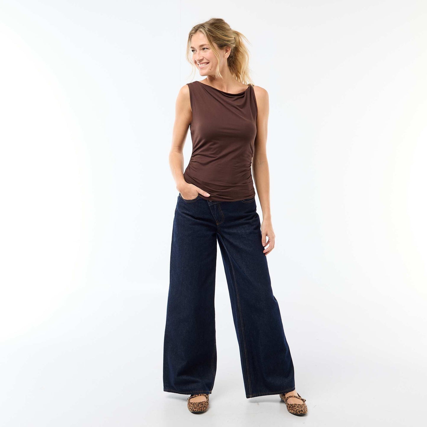 T-shirt stretch avec bijou doré MARRON