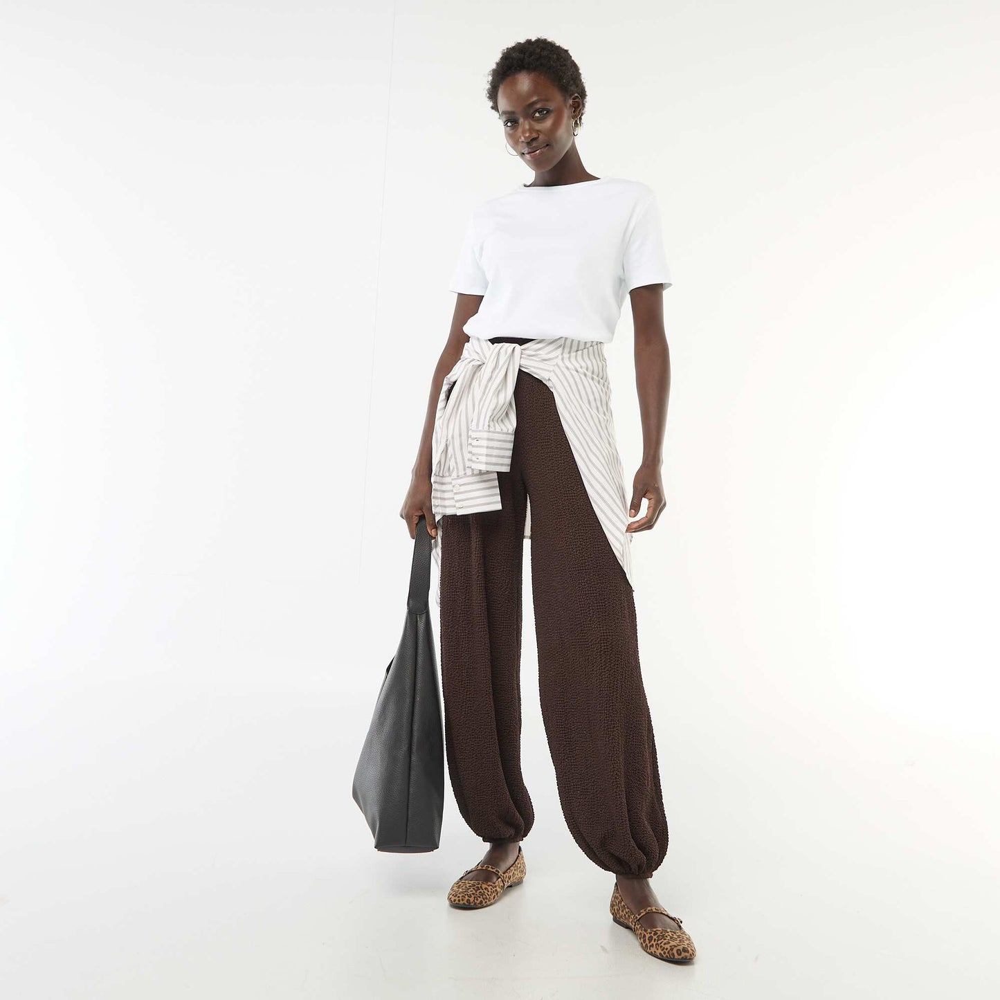 Pantalon en maille crinkle MARRON