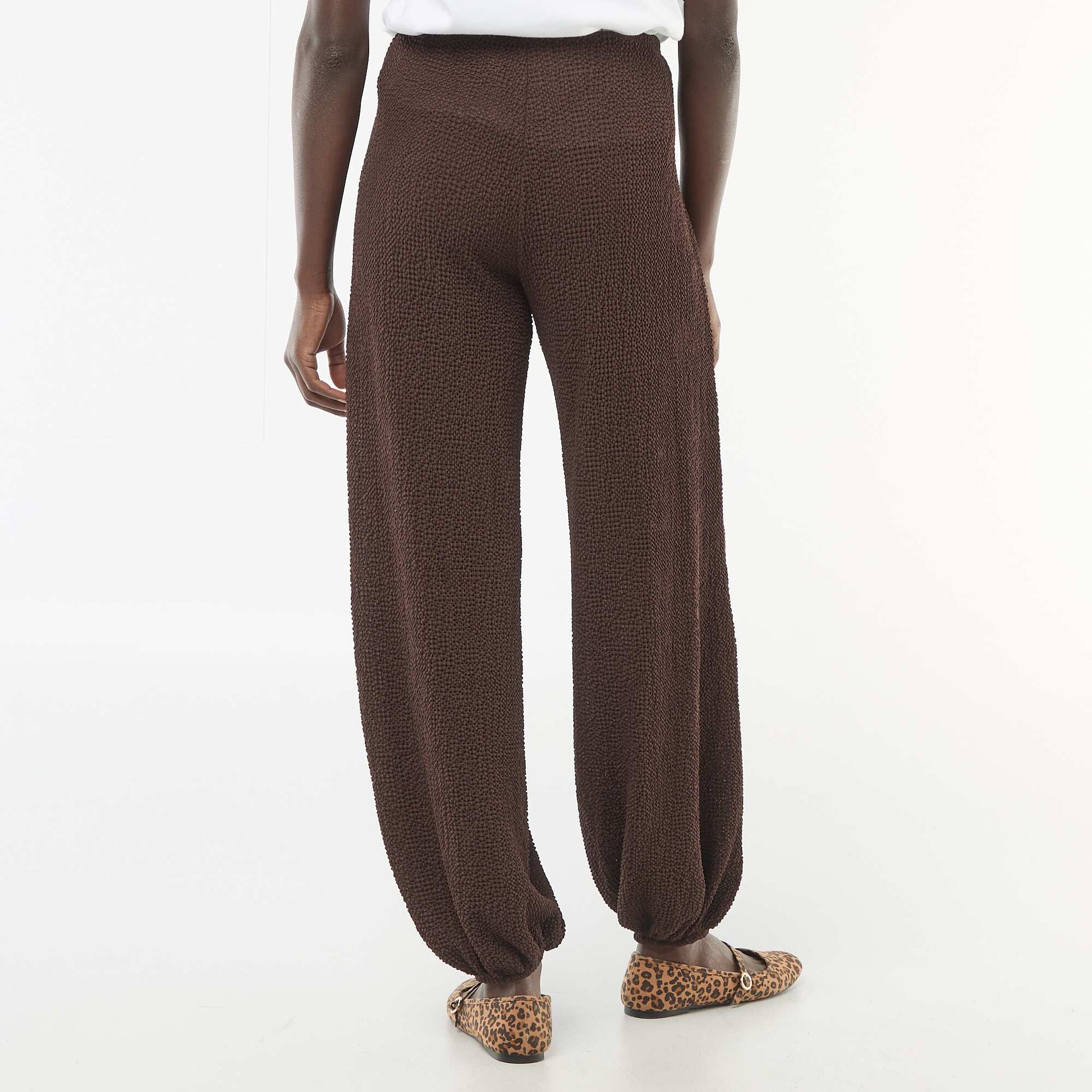 Pantalon en maille crinkle MARRON