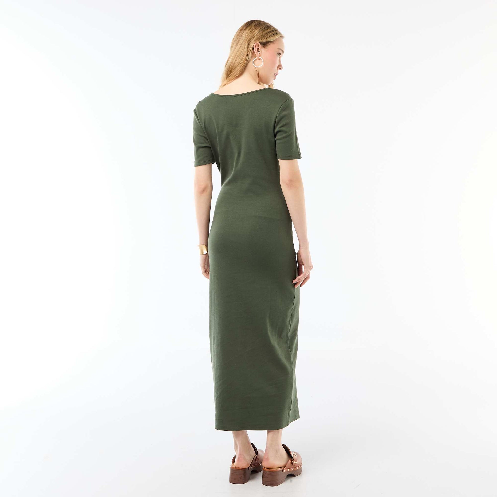 Robe longue coupe drapée avec bijou VERT