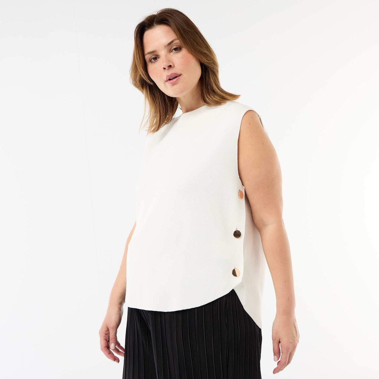 Pull sans manches avec boutons dorés sur côté CRèME