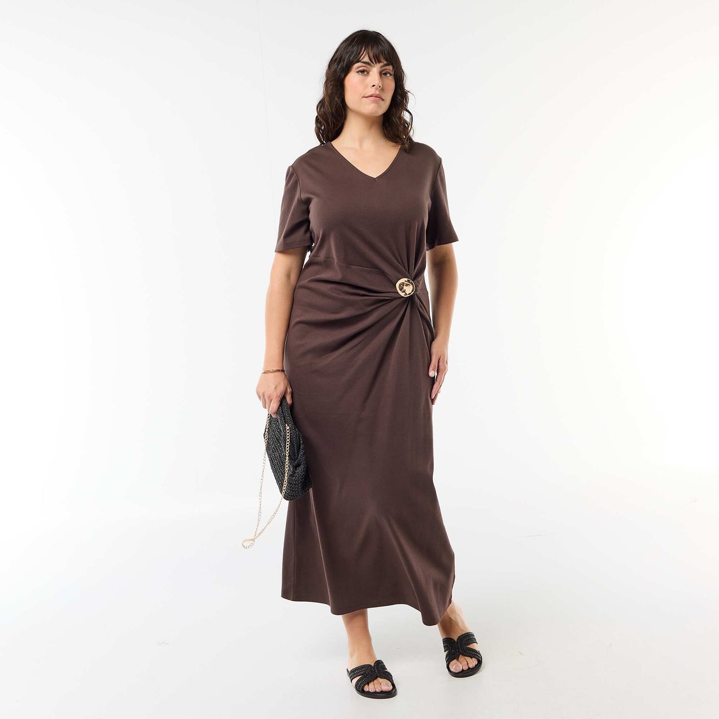 Robe longue plissé avec bijou doré MARRON