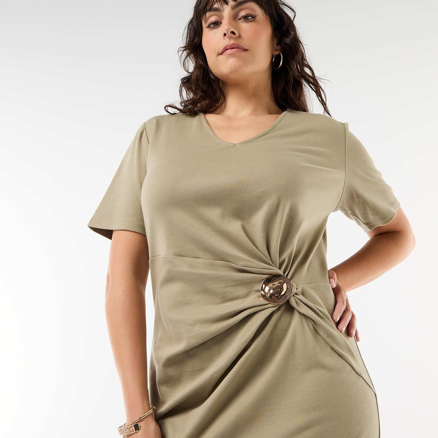 Robe longue plissé avec bijou doré VERT