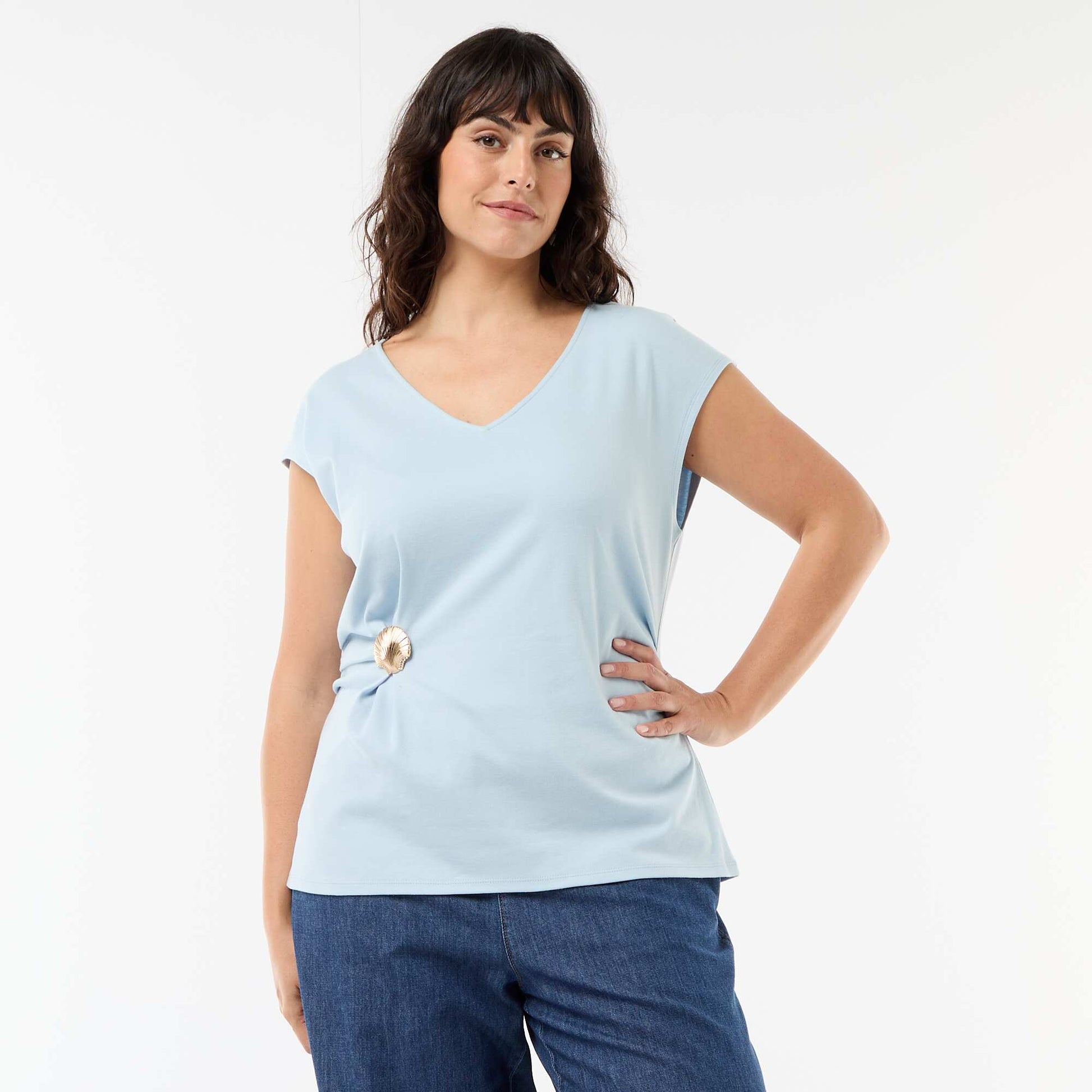 Tee-shirt drapé avec bijou doré BLEU