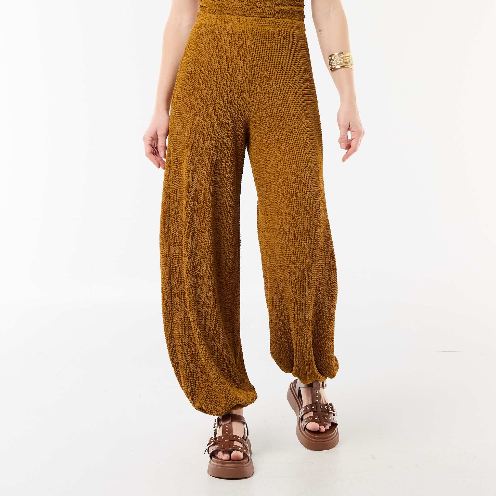 Pantalon balloon en maille crinkle MARRON