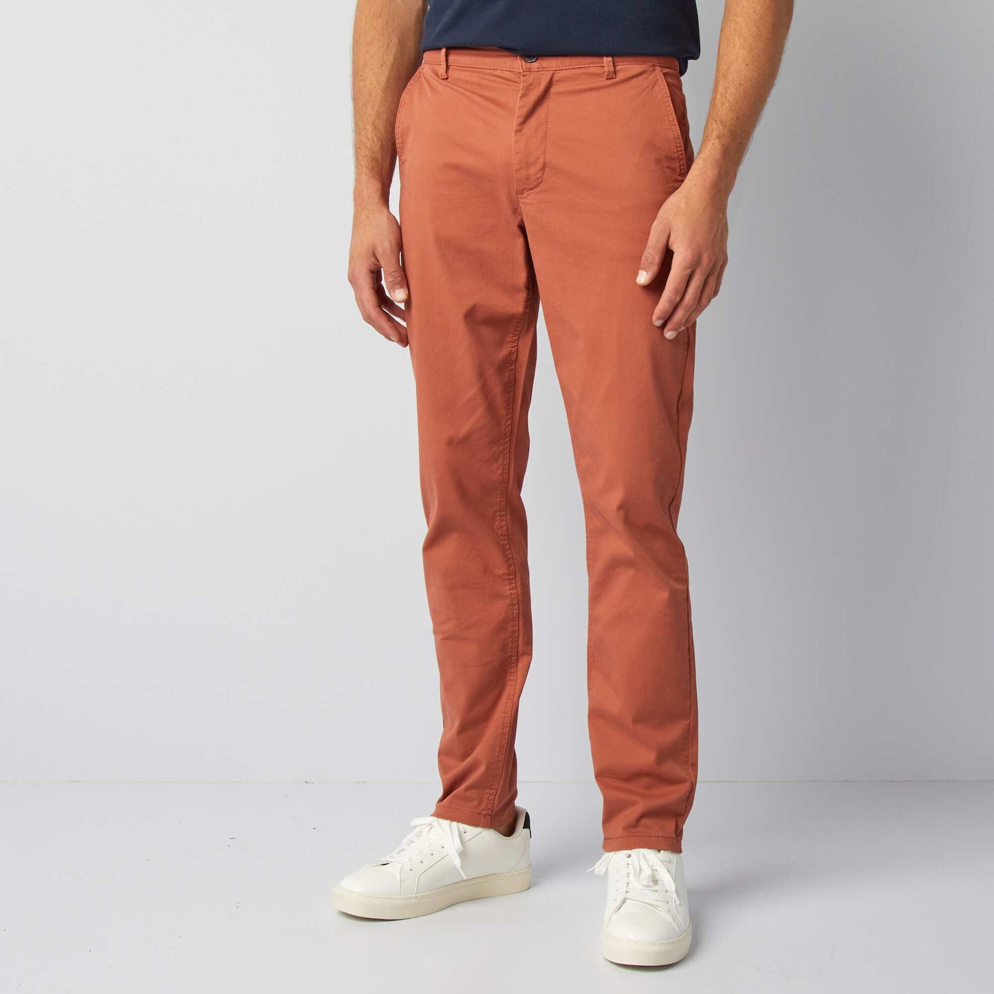 Pantalon chino slim Brique