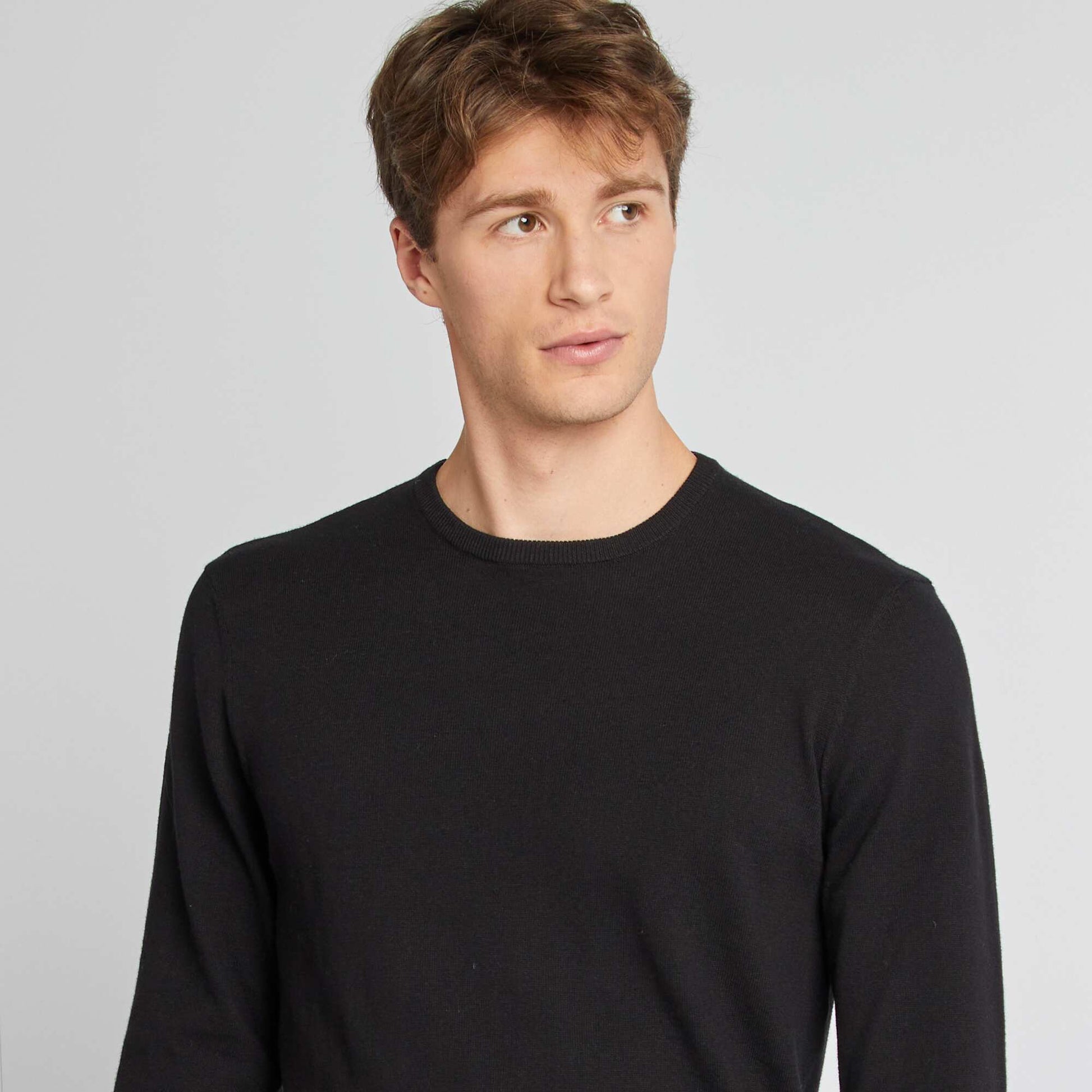 Pull uni à col rond +1m90 NOIR