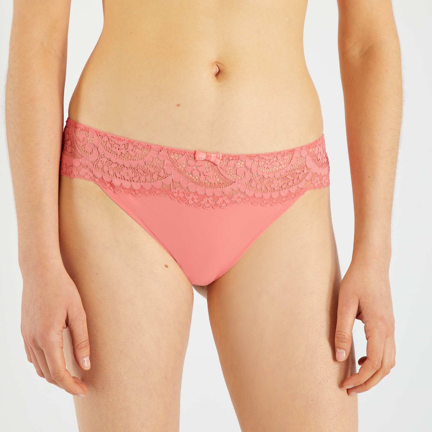 Culotte en dentelle rose