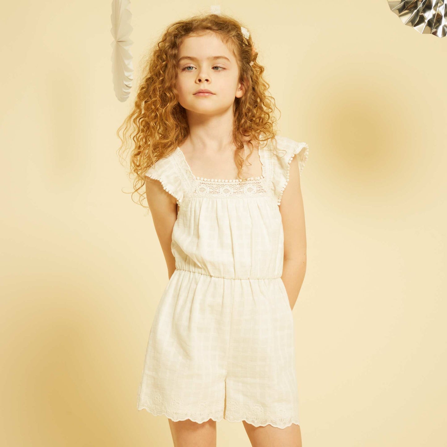 Combi-short unie avec broderie blanc