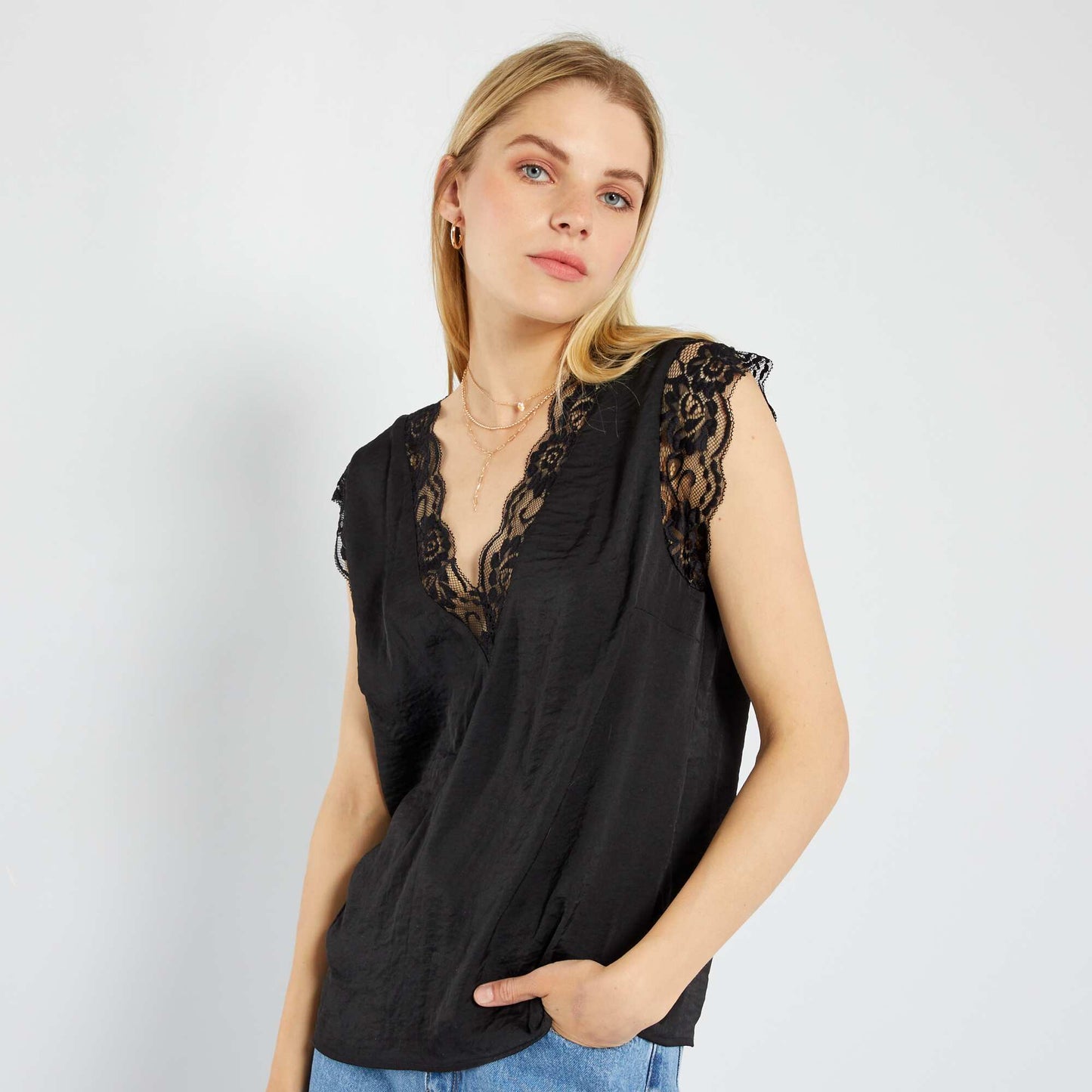 Blouse satin e avec dentelle noir